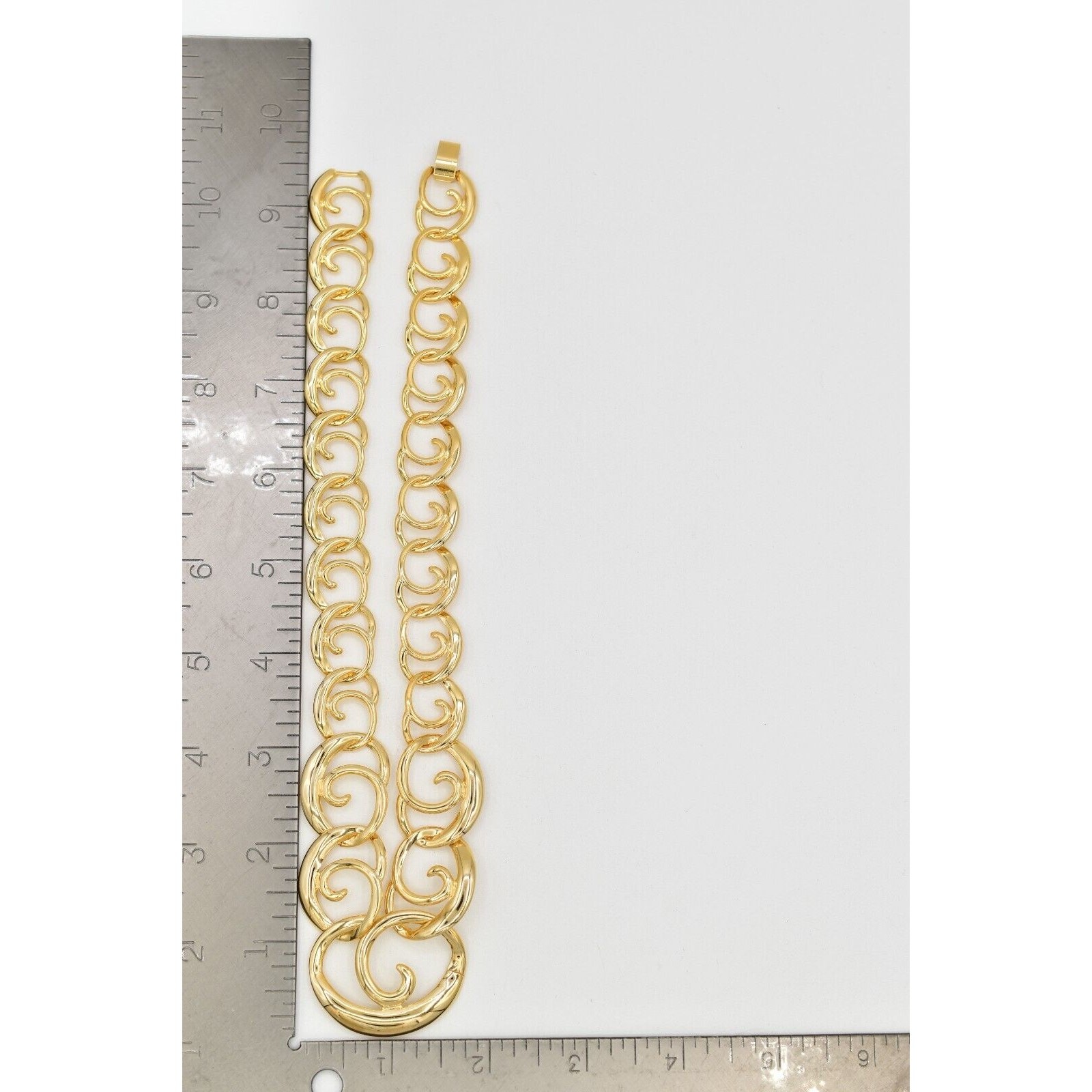 Vintage Collar Necklace Gold Tone Lightweight Metal Chain Shiny NOS 1980s BinA14