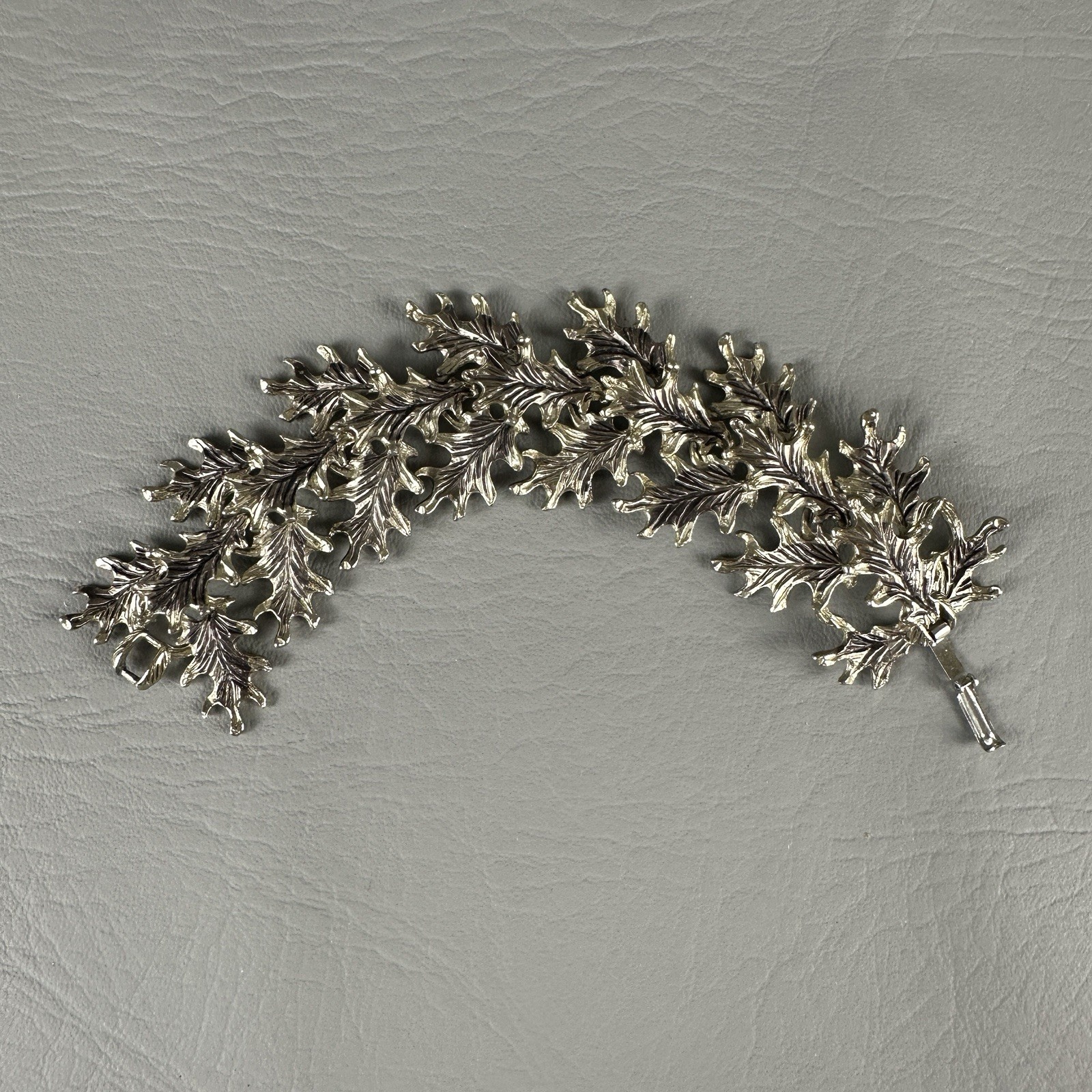 Vintage Leaf Bracelet Articulated Nature Gold Tone Botanical 6.5″