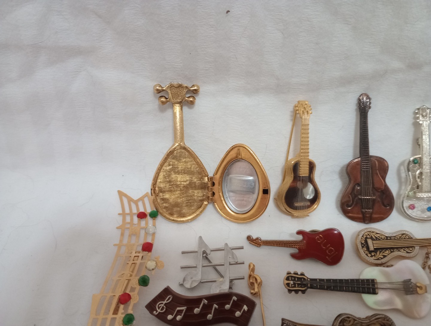 Lot Of 26 Musice Themed Pins Of All Different Stayles And Colors, Mostly Guitars