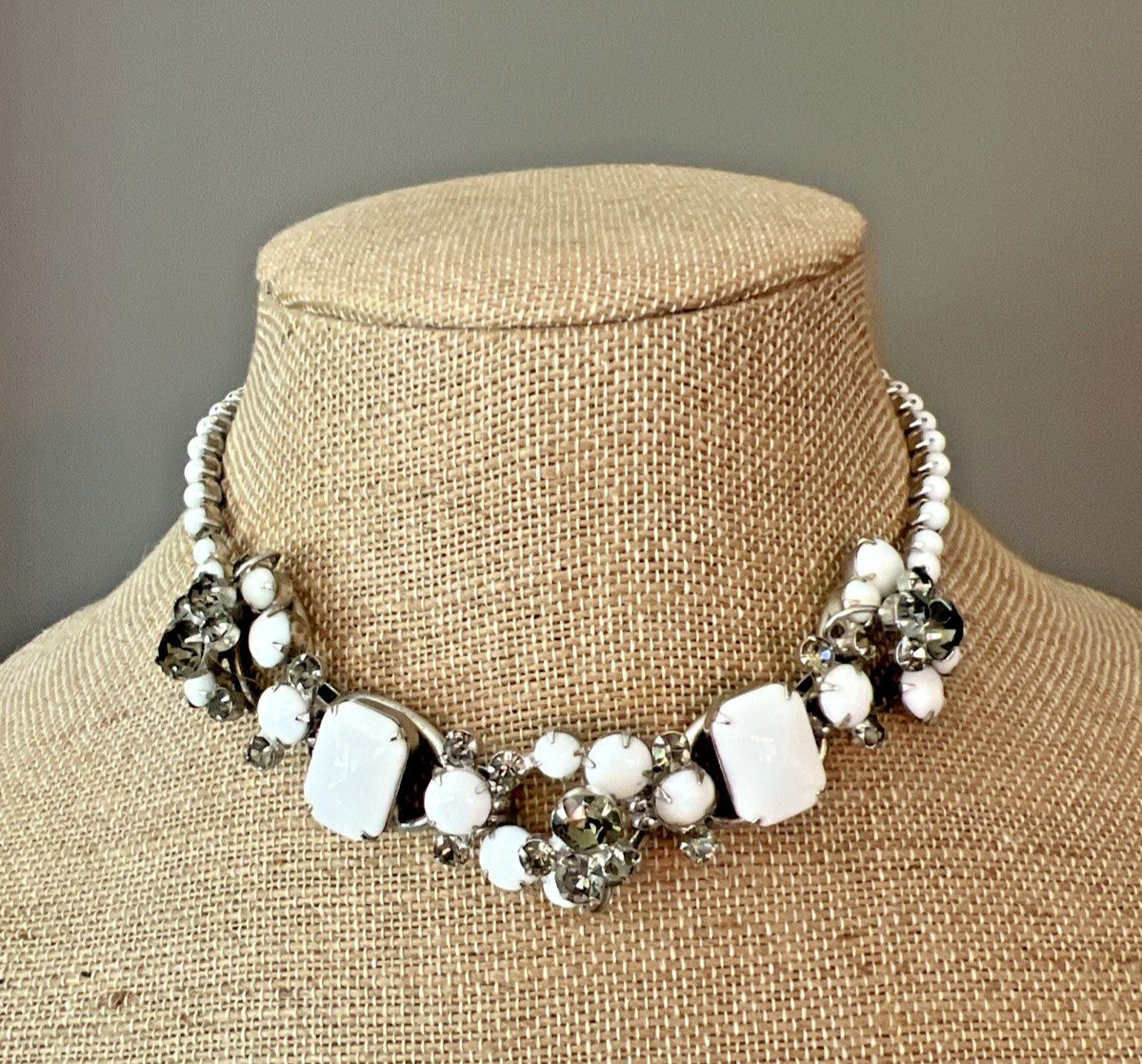 VTG. JULIANA DELIZZA & ELSTER MILK GLASS and GRAY RHINESTONE CHOKER NECKLACE 16″