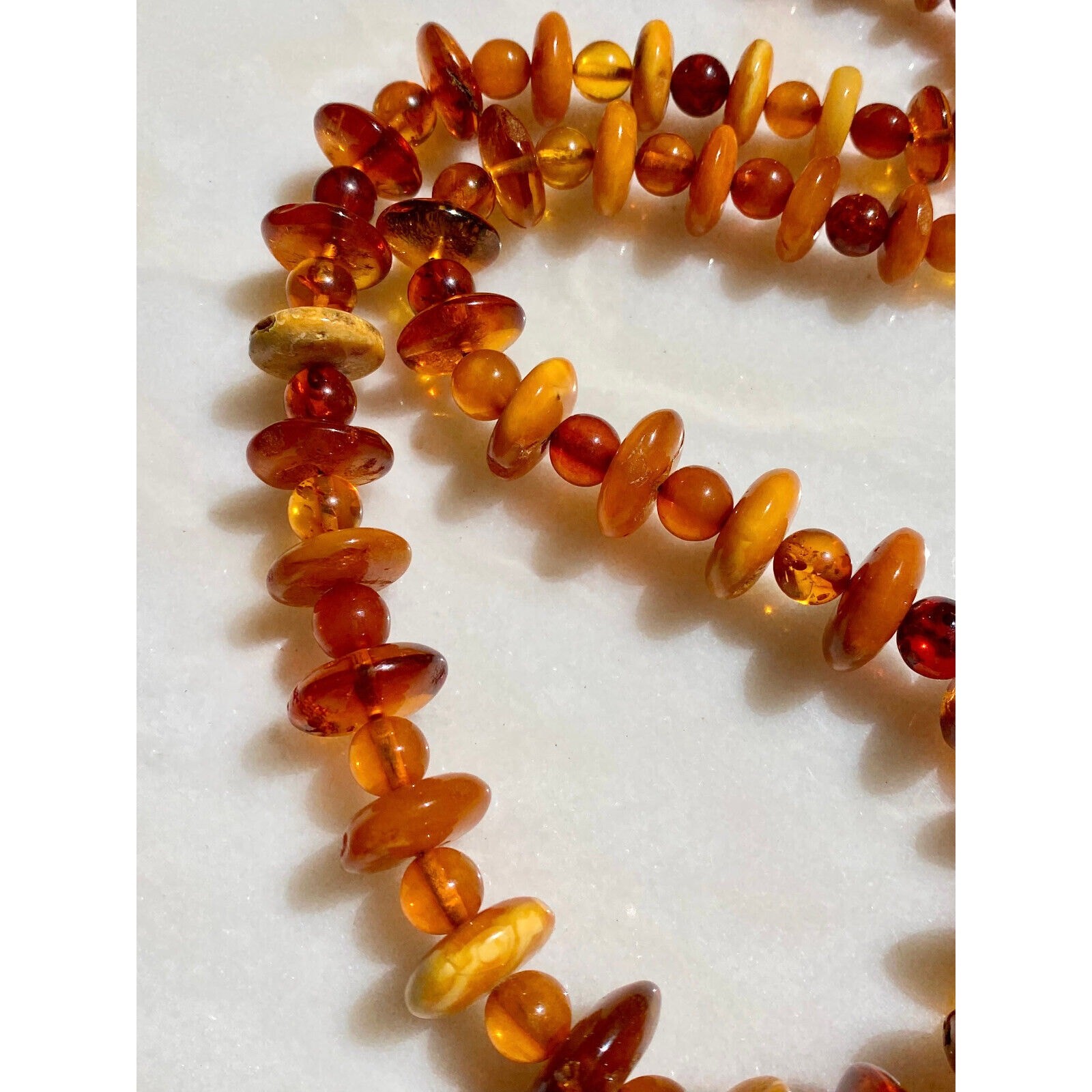 VTG BALTIC HONEY COGNAC BUTTERSCOTCH AMBER GRADUATED BEAD NECKLACE 64 GRAMS 27″