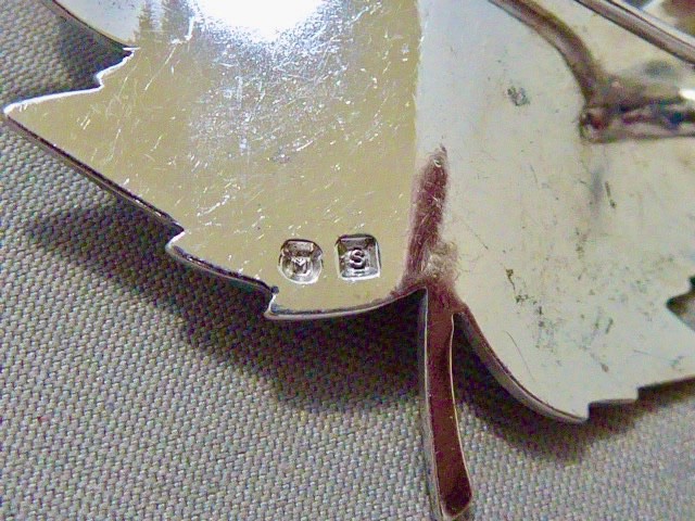MIKIMOTO SIGNED VINTAGE BRIGHT CLEAN 6.5 MM CULTURED AKOYA PEARLS STERLING PIN