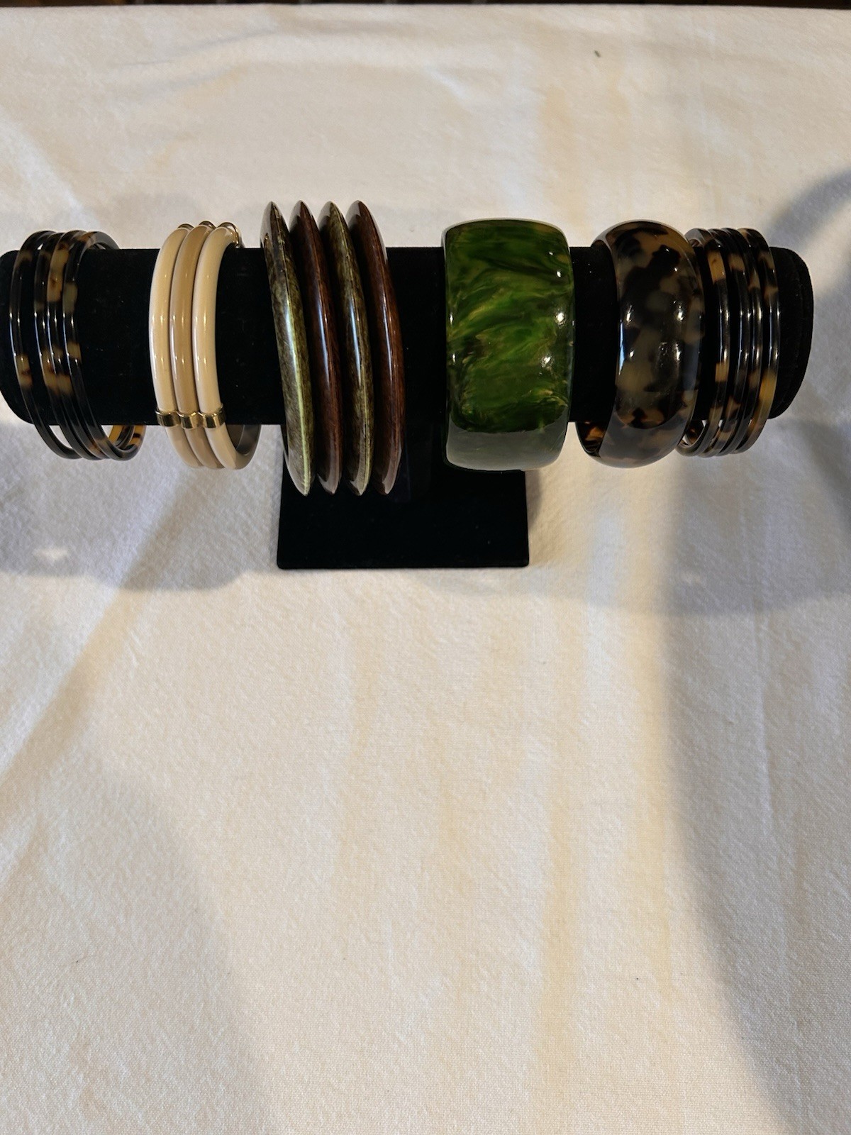 Lot of Vintage Lucite & Plastic & Acrylic Bangle Bracelets – Cuffs 15 Pc Total