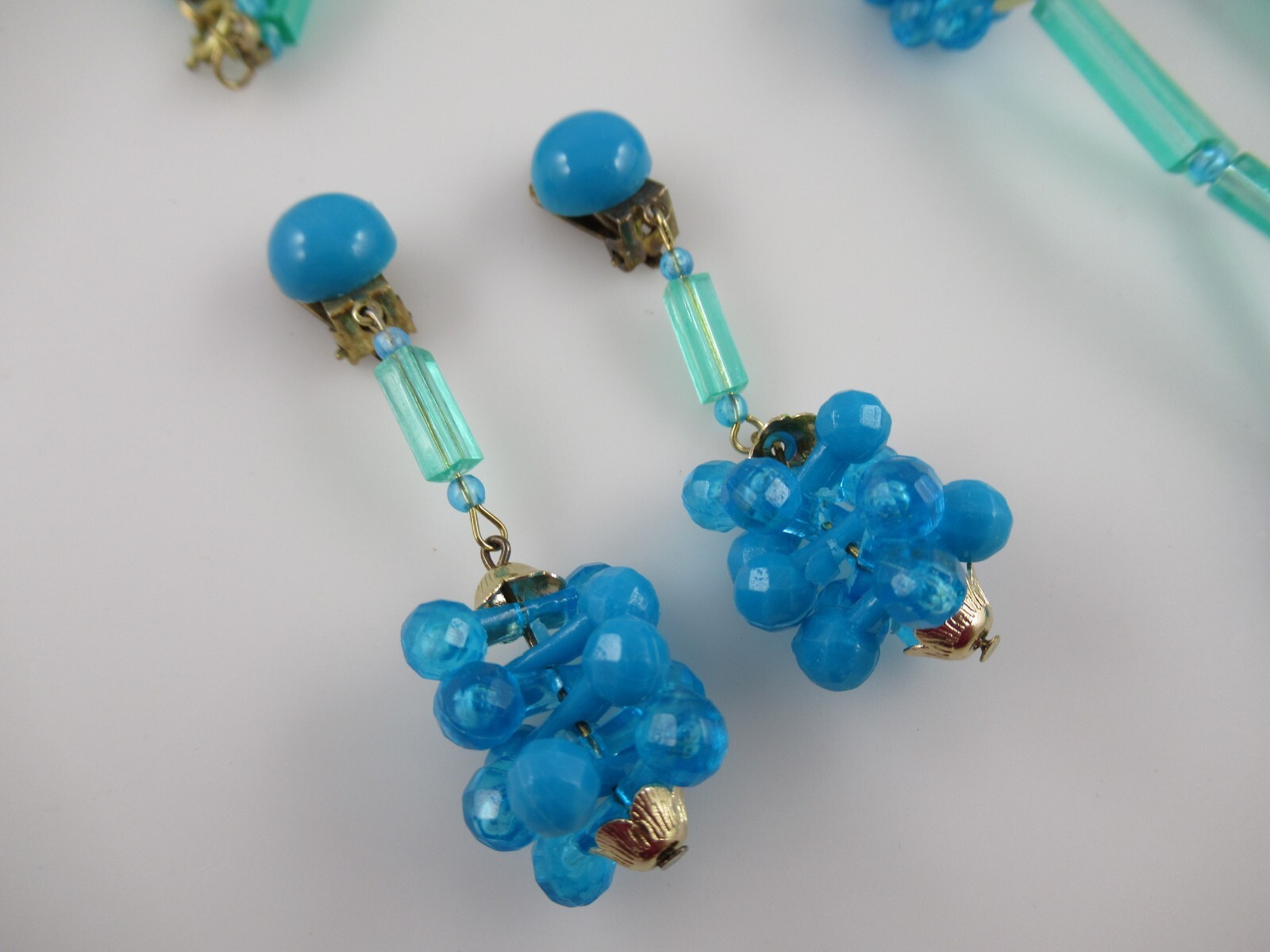Vintage, Retro Blue & Green Plastic Bead Necklace and Clip On Earrings