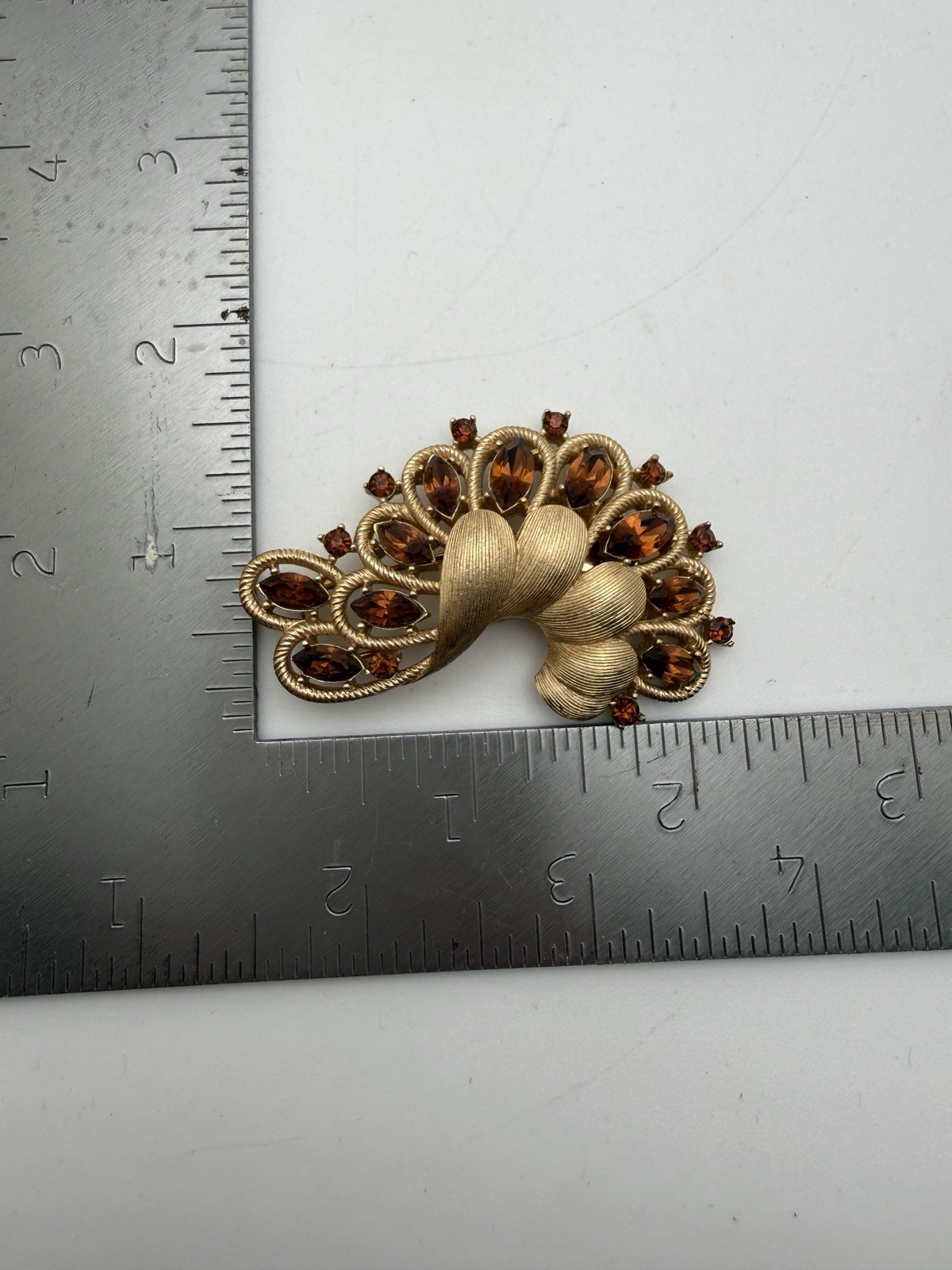 Vintage Crown Trifari Amber Rhinestone Gold Tone Fur Dress Clip Brooch 2.25”