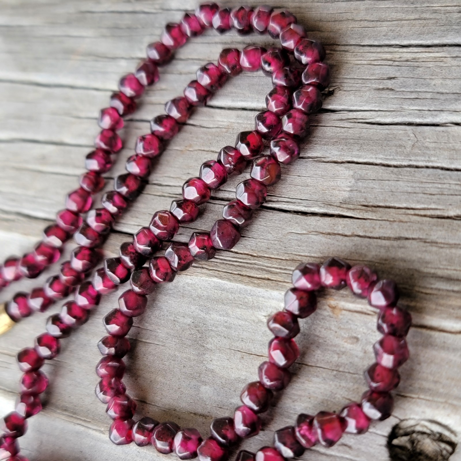 Vintage Dark Red Cut Garnet Beads Necklace Boho Brass Clasp 16″ Chocker