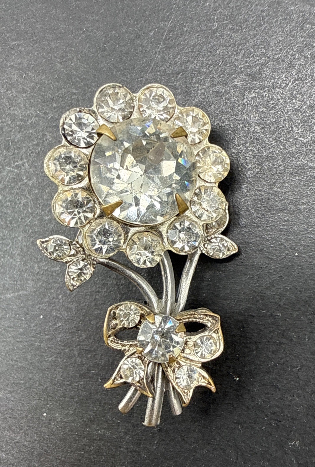 Vintage Rhinestones Flower Bouquet Brooch J57b