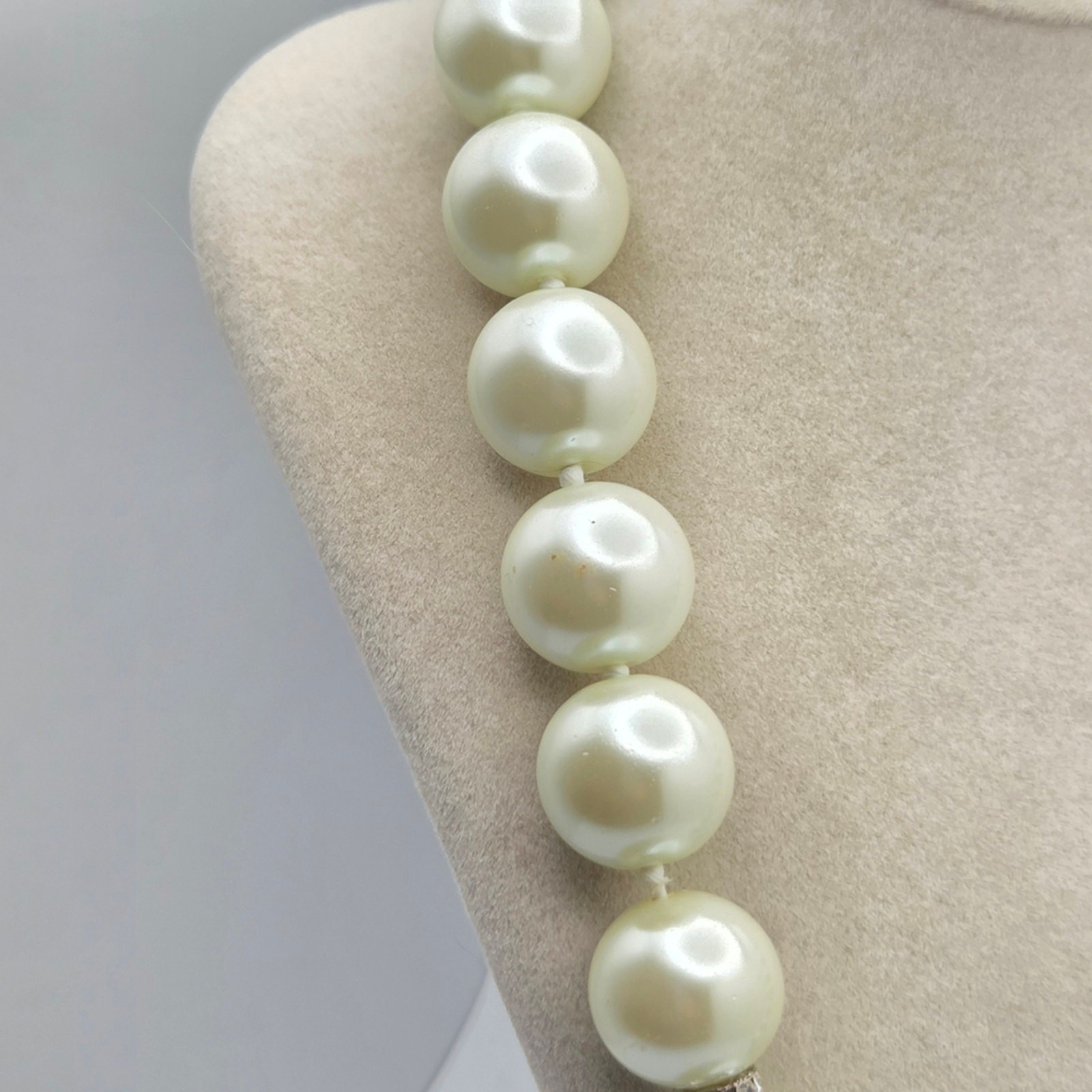 Vintage Anne Klein Signed AC Large Glass Faux Pearl & Rhinestone Necklace – 18″