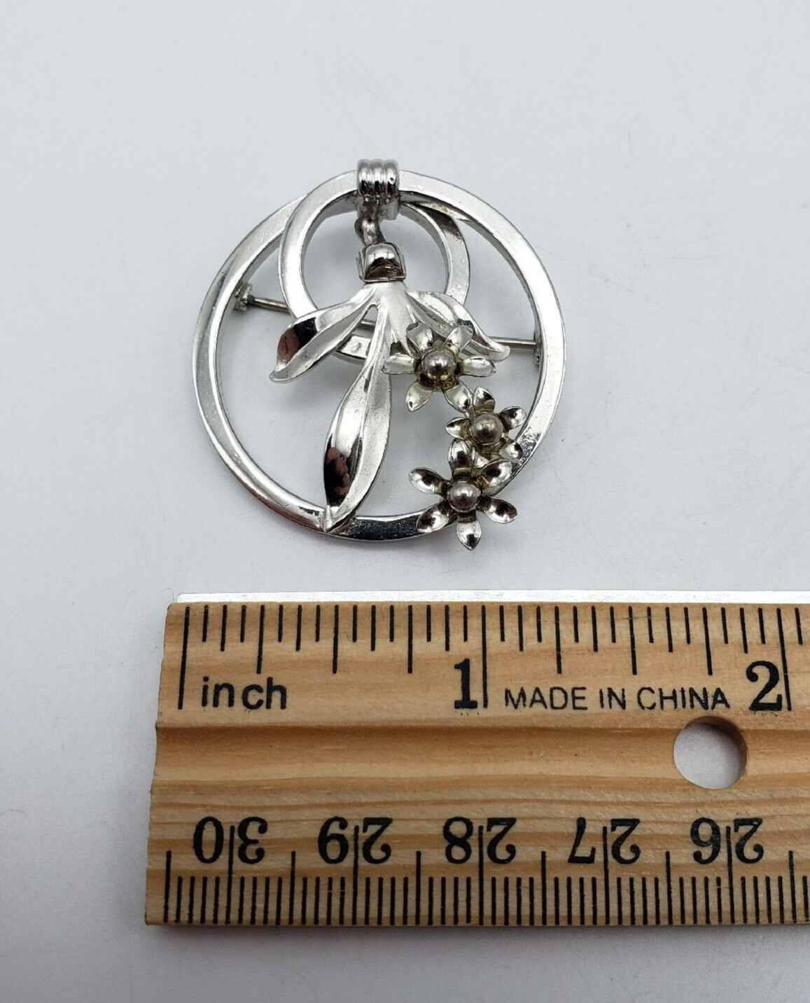 Small Silver / Chrome Toned Metal Brooch of Flowers – Unmarked – Unknown Metal