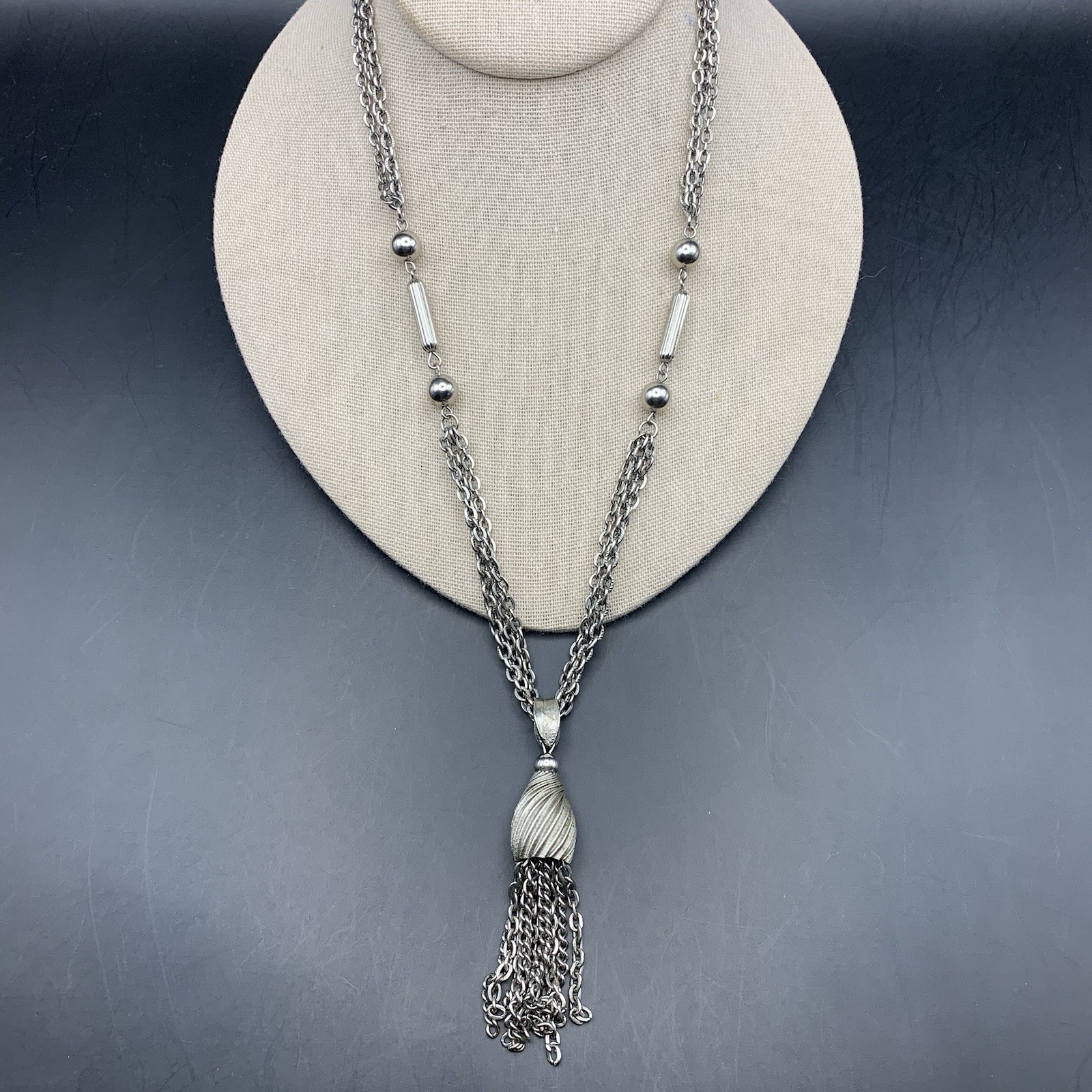 1970s Tassel Pendant Necklace Silver Tone Textured Station Classic Vintage