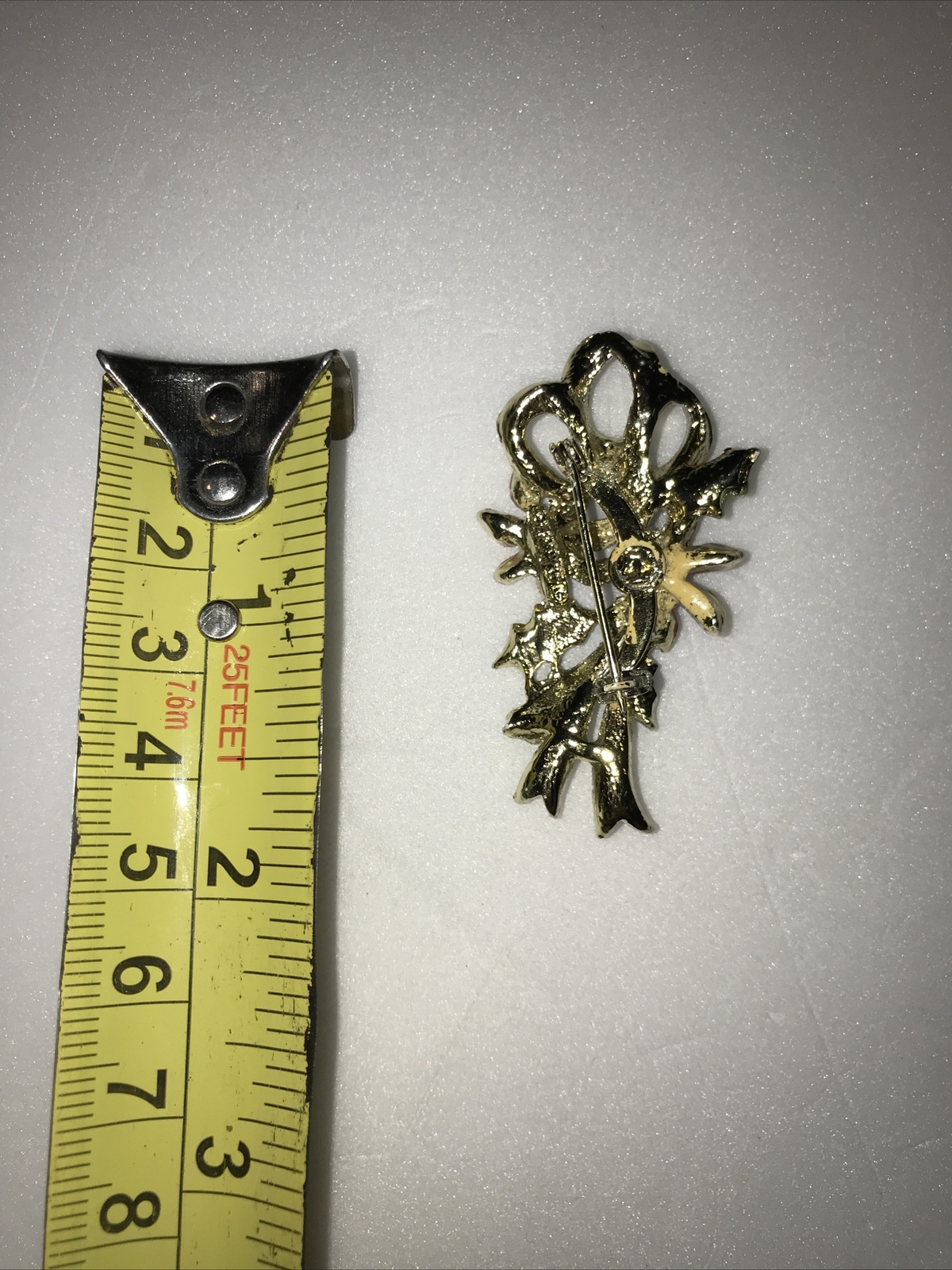 Christmas Ribbon Hollie Ivory Vintage Brooch Pin Gerrys Slver Red Green Jewlery