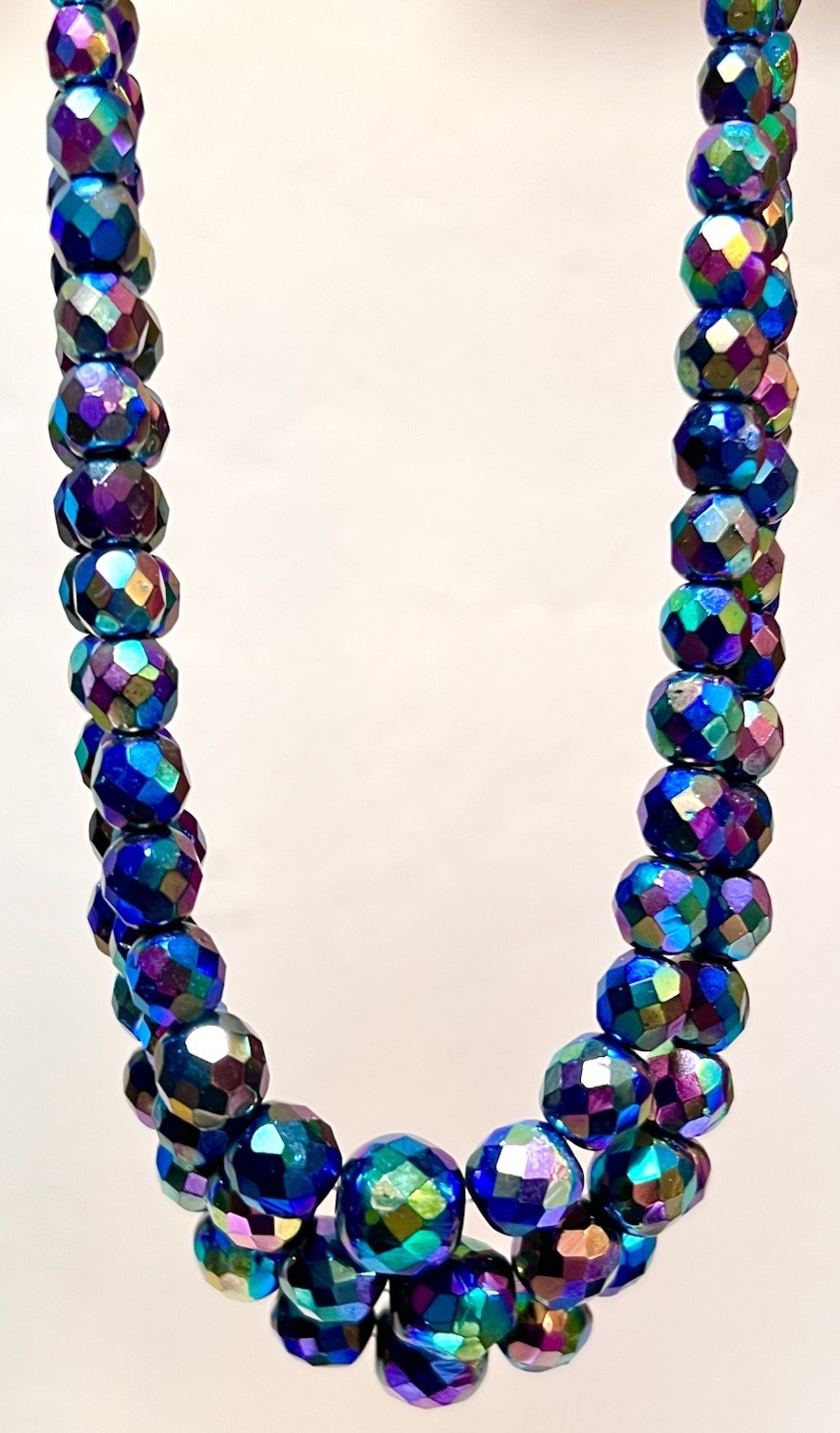 BEAUTIFUL Vintage Iridescent Sparkling Black Peacock Bead 3 Strand Necklace