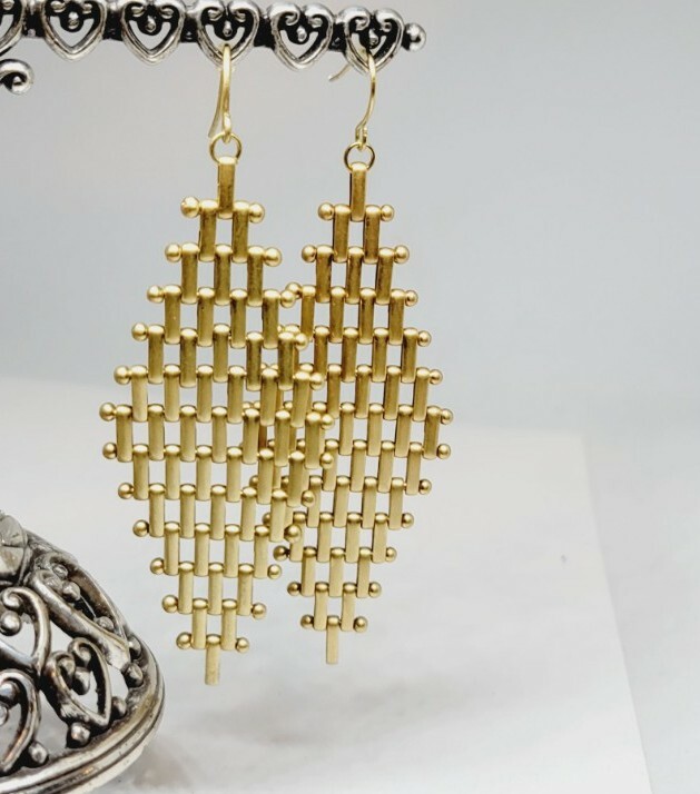 Gigi In Style CHAIN MAIL Design Dangle Gold tone Pierced Earrings 3 in Drop
