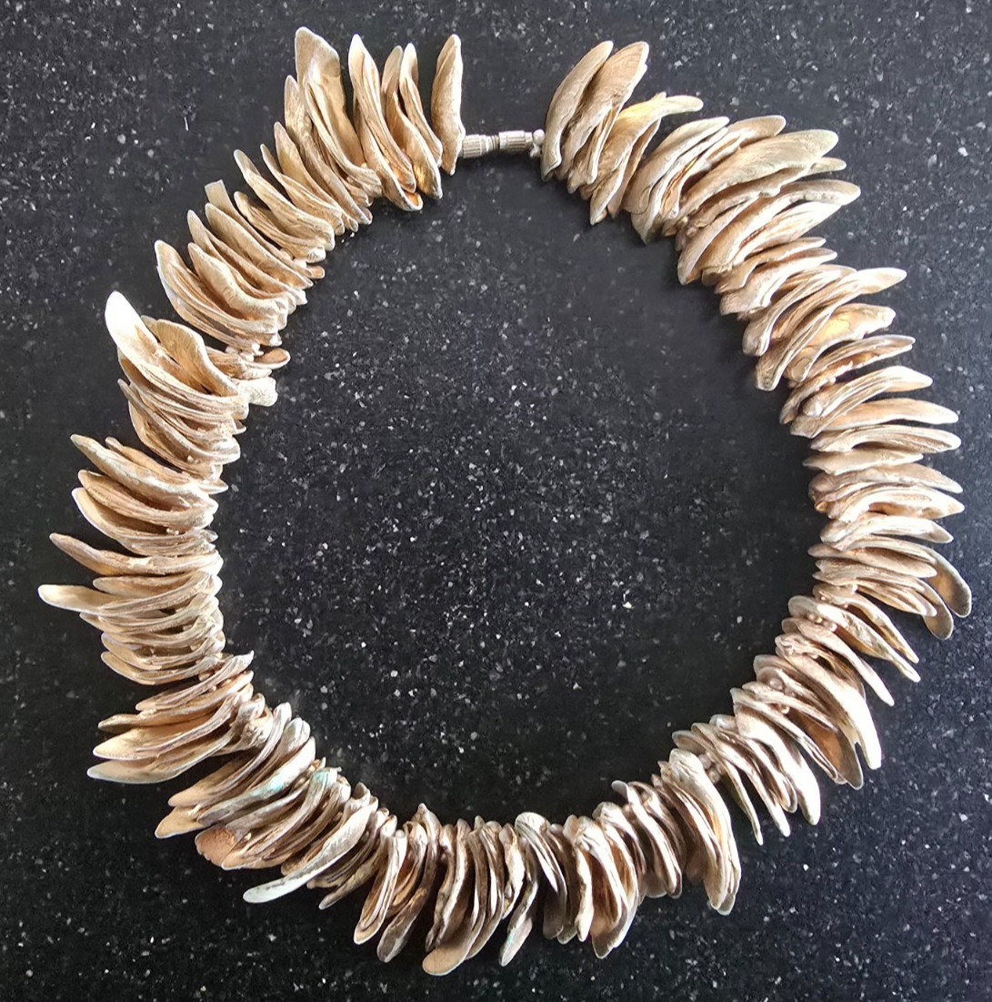 VTG Natural Sea Shell Fragment Necklace, Gold Highlights, 15 “, Striking!