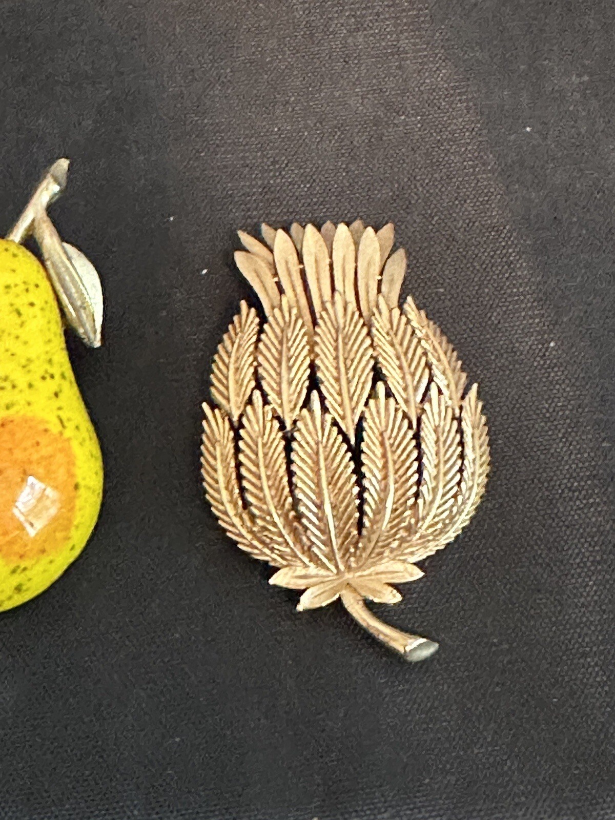 VTG TRIFARI SIGNED 2 1/4” GP PINEAPPLE & ENAMEL PEAR PINS – Costume Jewelry
