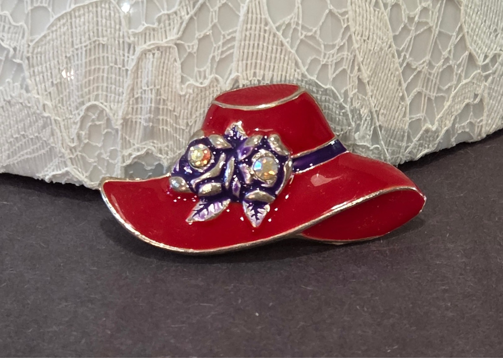 RETRO-VINTAGE Fantastic Vintage Red Hat Society Brooch Pin