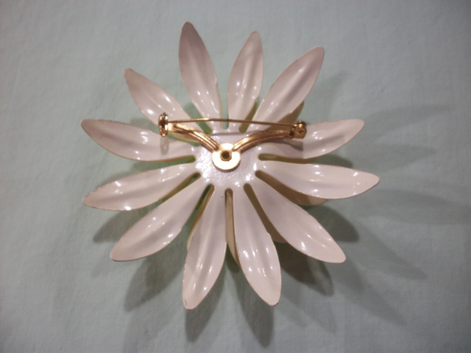 ViNTaGE MeTaL ENaMeL **LEMON YELLOW/LiME GREEN TROPiCAL BEAUTY**FLoWeR BuRST PiN