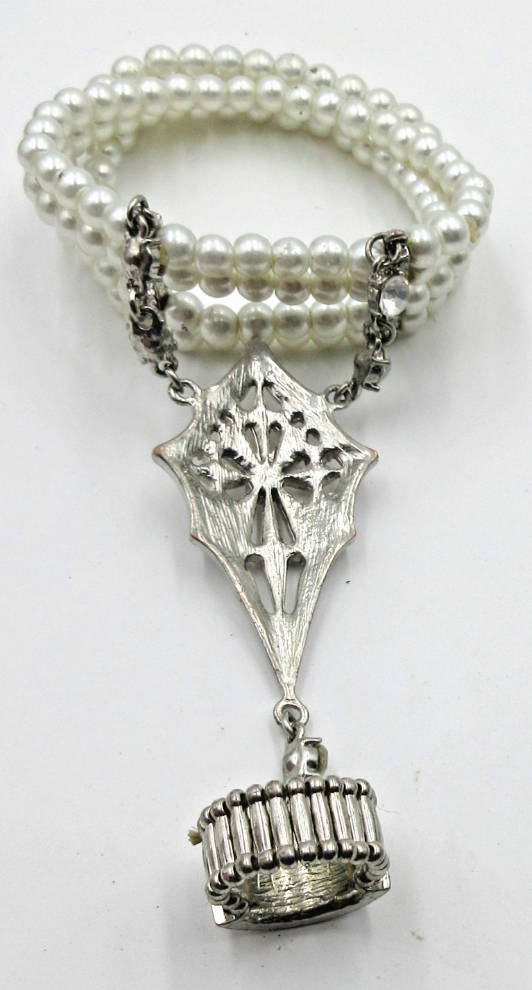 VTG UNUSUAL STATEMENT Bracelet over hand STRETCH RING silver tone Faux pearl