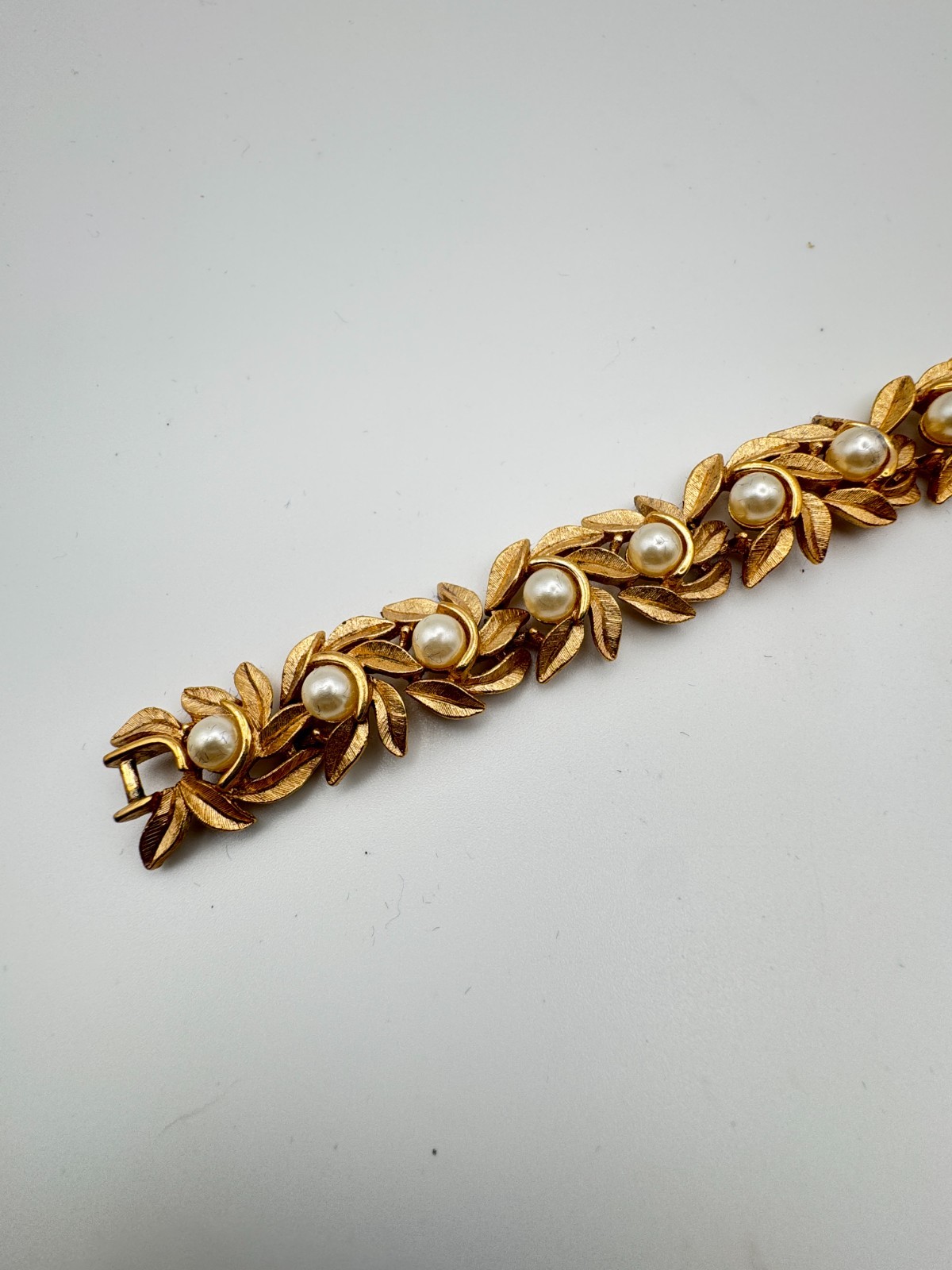 Vintage Avon Bracelet Evening Creation Gold Tone Faux Pearl Leaf Boxed 1971