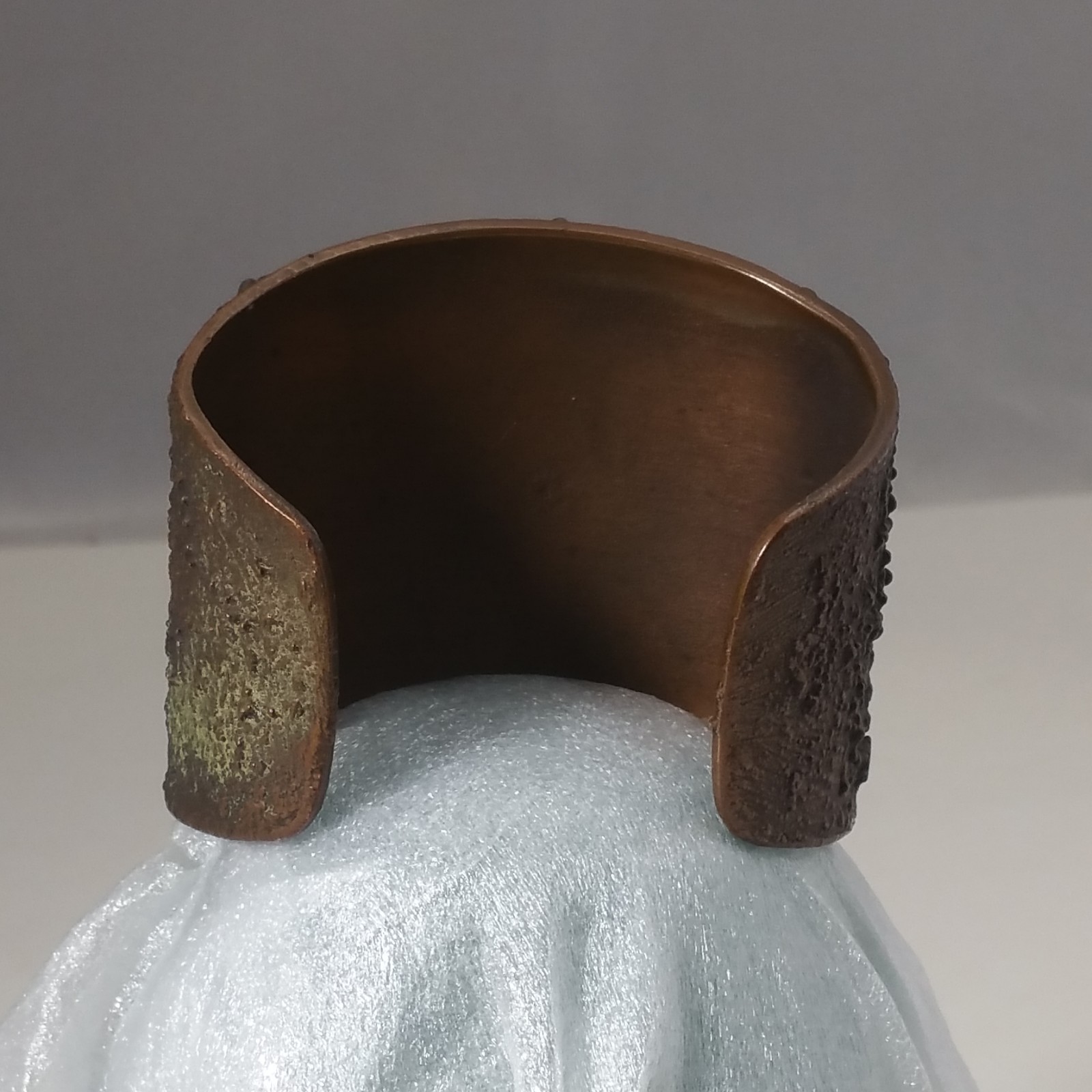 Solid Copper Vintage Bell Trading Post Turquoise Corinthian Cuff Bracelet 2 3/8″
