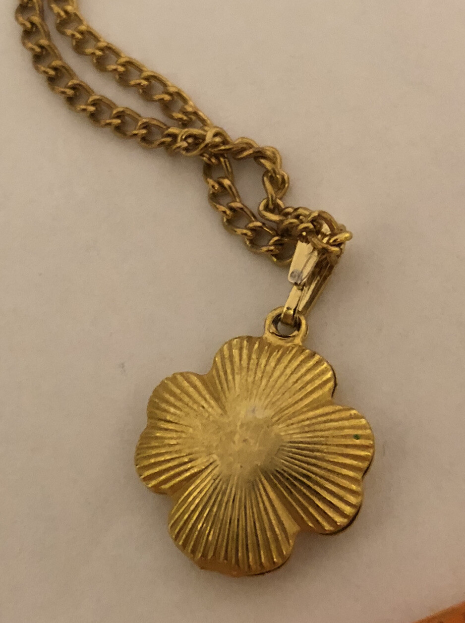 Vintage Mini Goldtone Flower Prong Set Emerald MAY Birthday Pendant Necklace