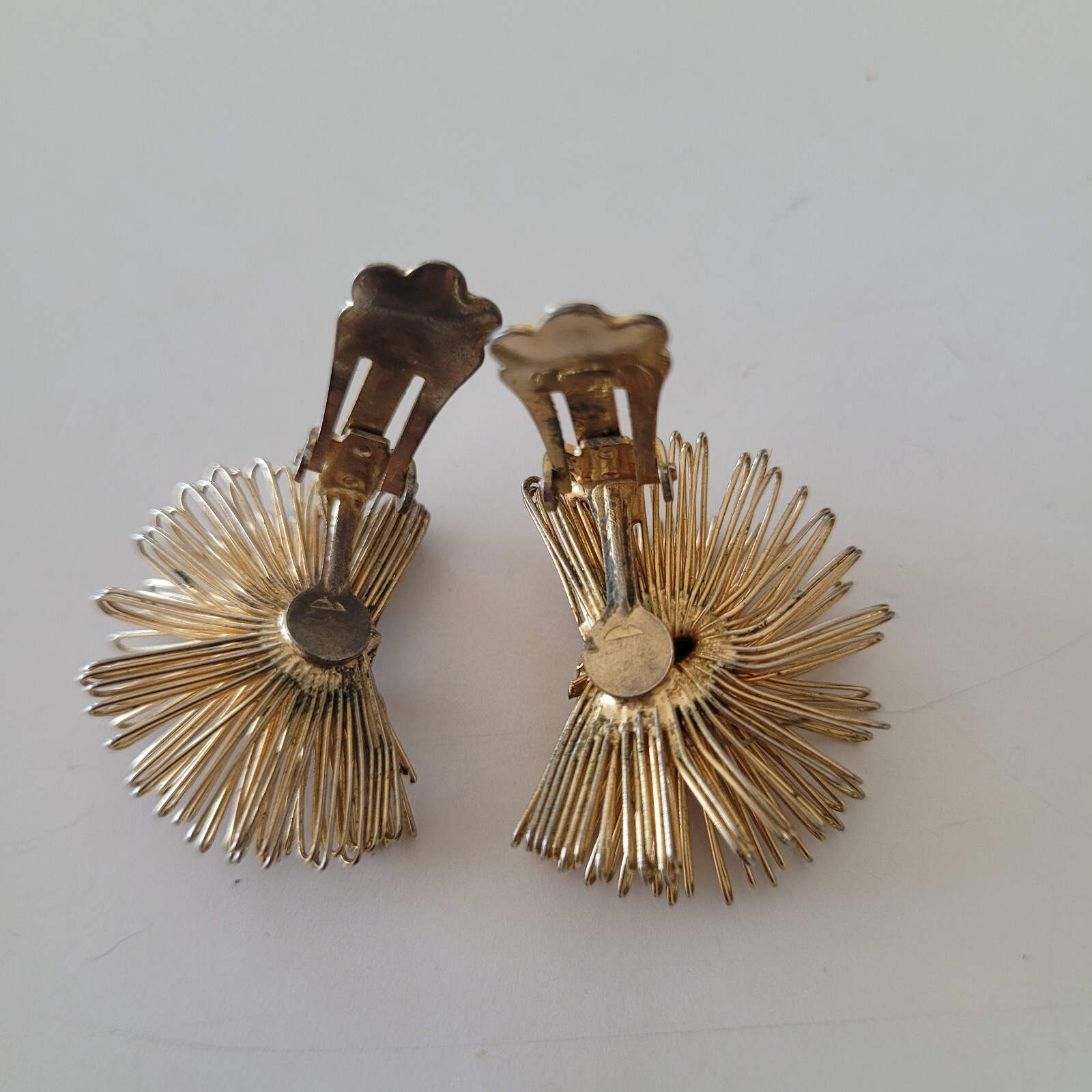 Vintage Fashion Vogue Gold-Tone Art Deco Wire Stone Clip-On Earrings