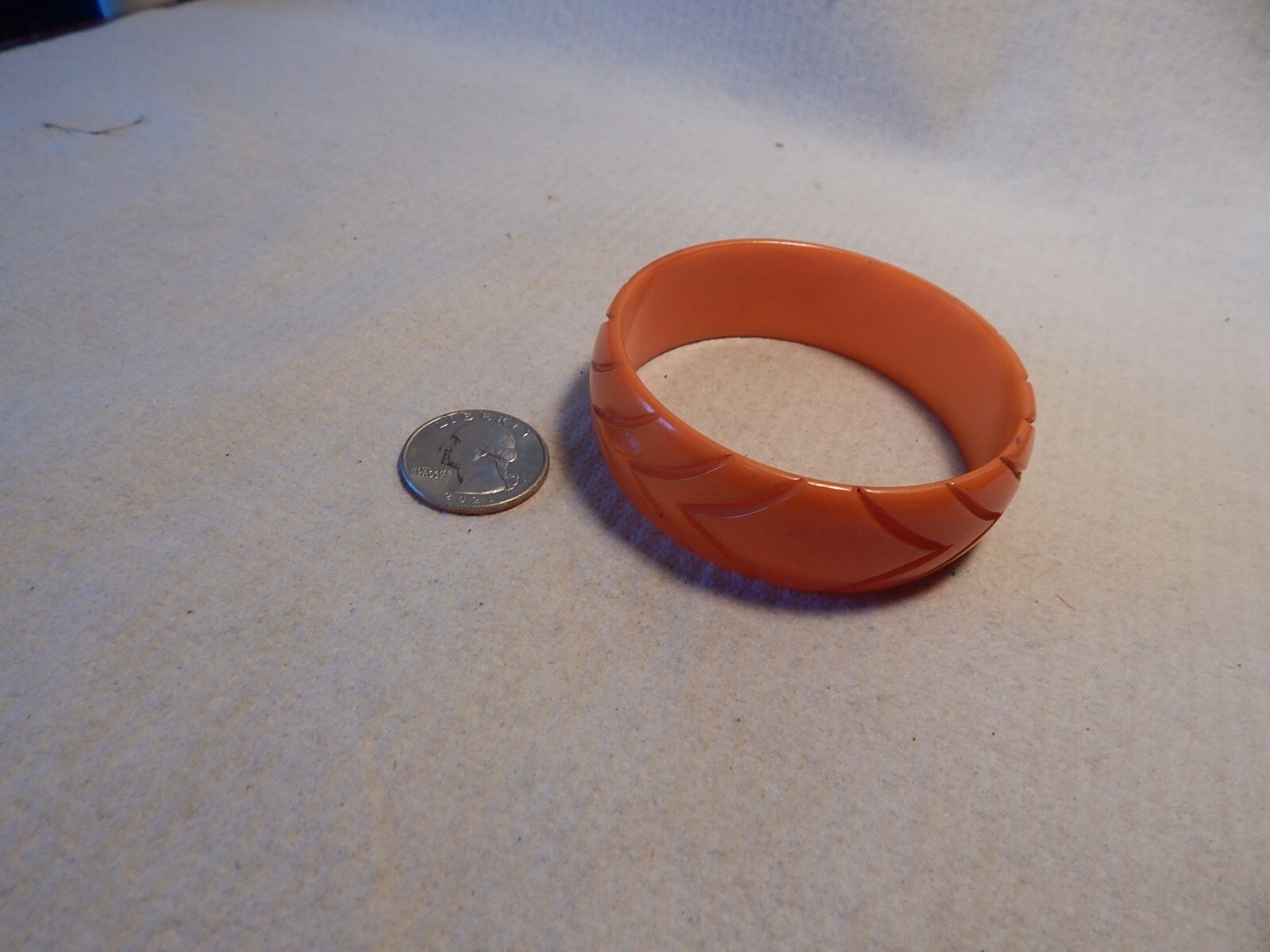 VTG 1930S TO 1950S BUTTERSCOTCH BAKELITE BRACELET CUFF CARVED 7/8 WIDE ESTATE