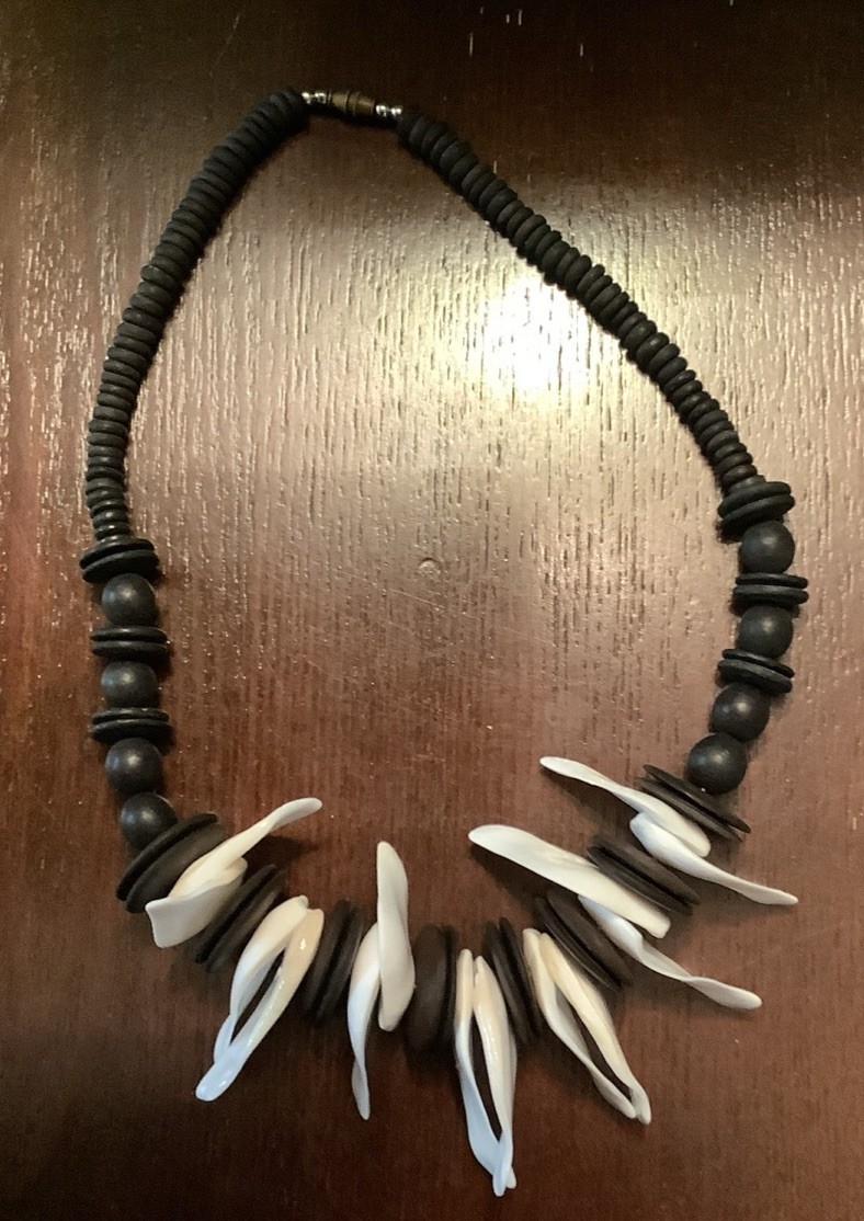 Beautiful 10” Black Beads And White Conch Shells Necklace Vintage