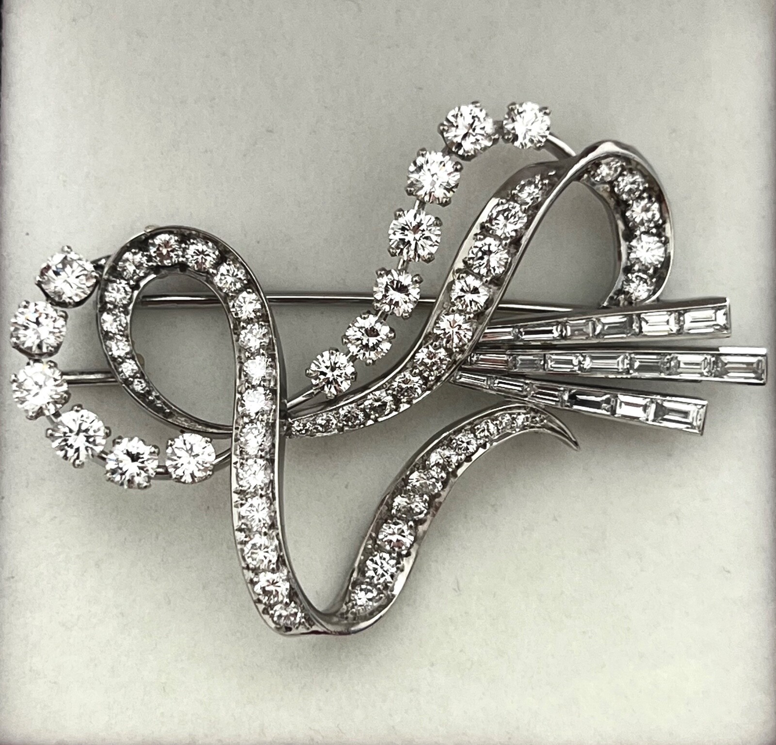 VINTAGE BROOCH / PENDANT PLAT, 5.05 CARAT VVS-VS DIAMONDS, APPR. RET USD $13,000