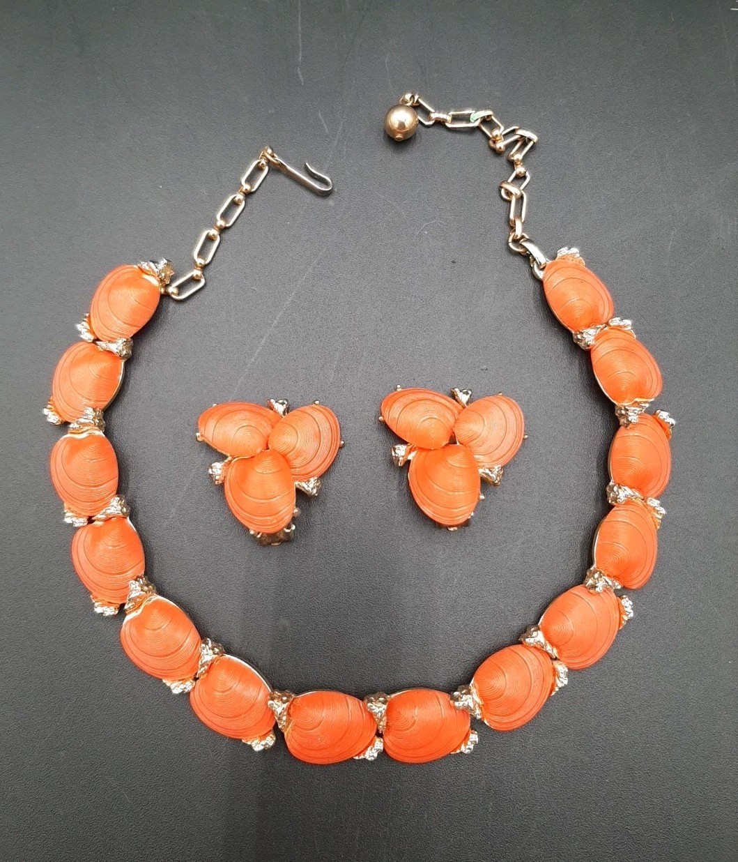 Vtg 60s Coral Acrylic Sea Shell Necklace And Clip-On Earrings Set 16″ Rare Find