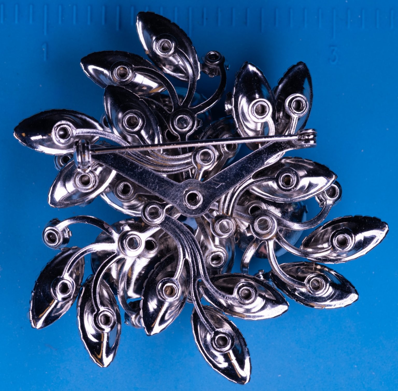 Vintage Floral Cluster Brooch Pin Silver Tone Blue Rhinestone 2.25″ Sparkle
