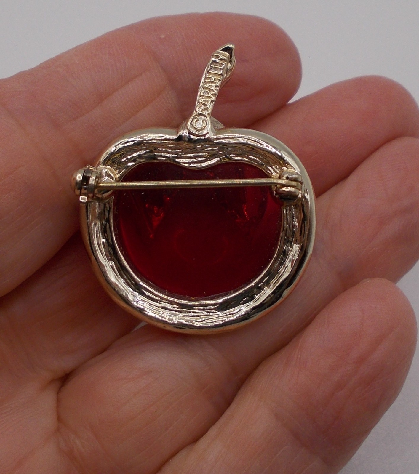 Vintage Sarah Coventry Jelly Belly Lucite Red Fuchsia Goldtone Apple Pin Brooch