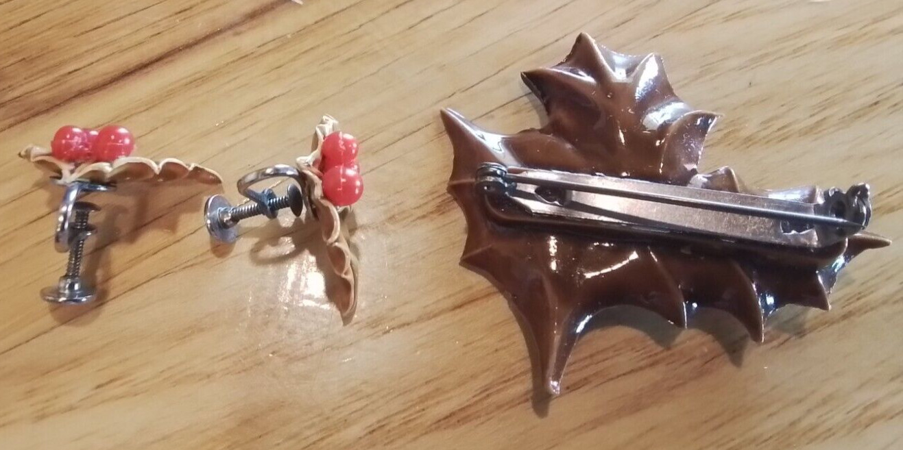 Vintage Holly Christmas Brooch Pin and earings set collectable