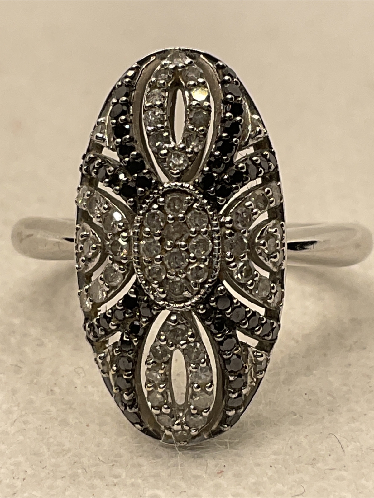 VINTAGE Solid 10K White Gold Black & White Diamonds DOME Style Ladies Ring 4gr.