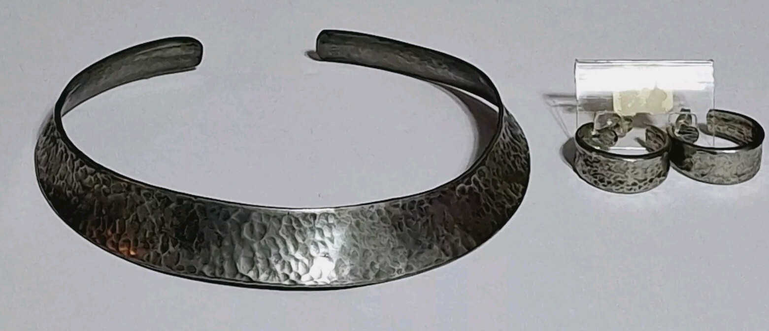 VTG ZENTALL AM PEWTER HAMMERED CHOKER COLLAR NECKLACE WITH HOOP EARRINGS (RARE)