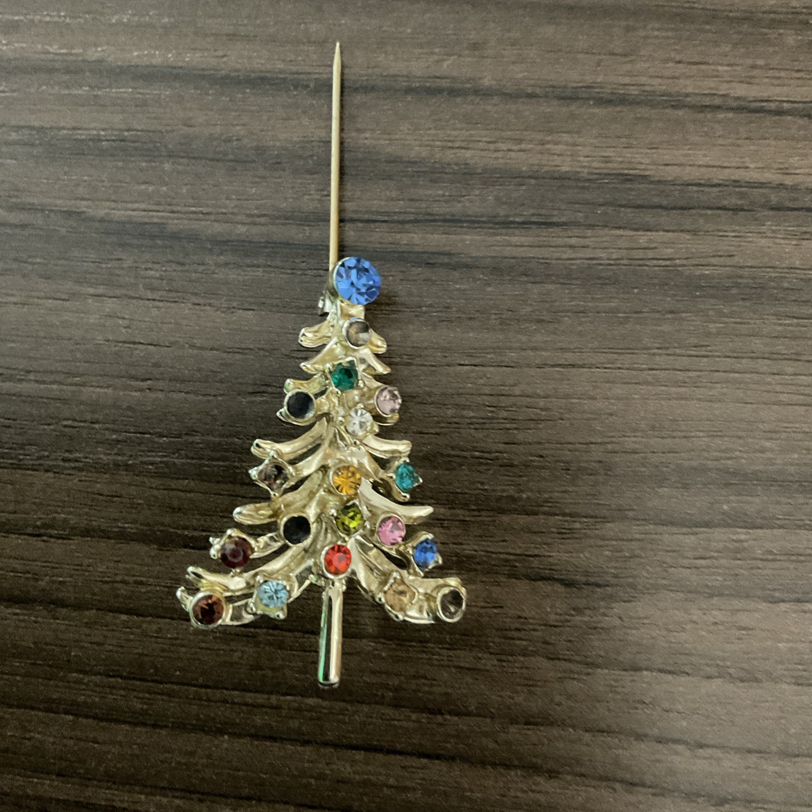 Vintage Estate Gold Tone Multicolor 19 Rhinestone Christmas Tree Brooch Pin