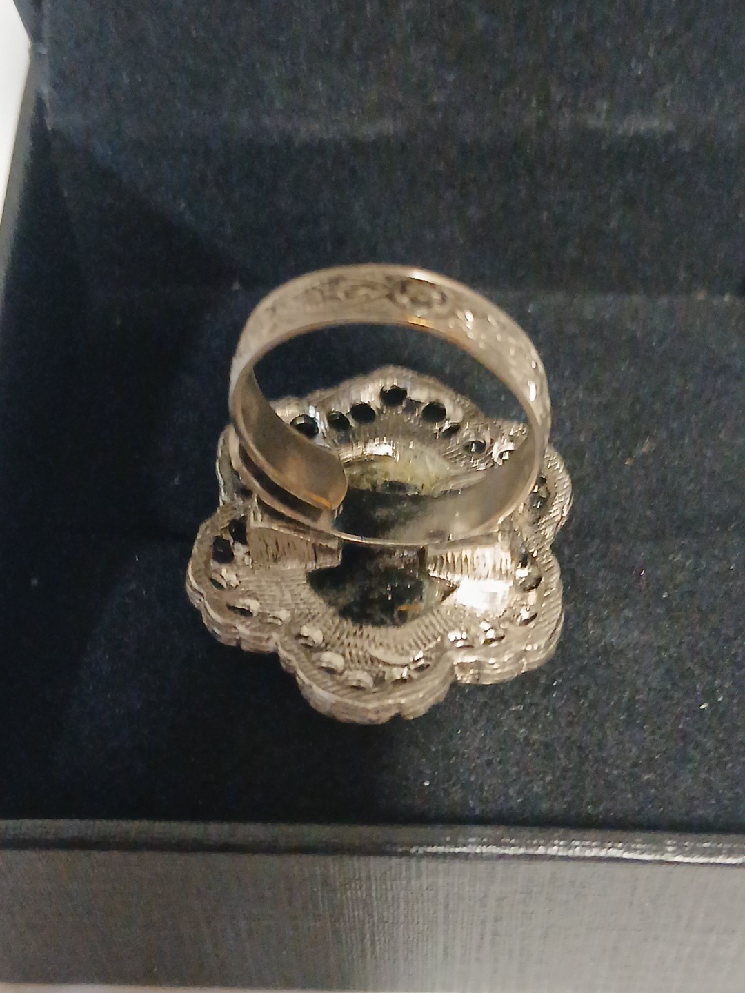 Vintage Silver Tone Victorian Filigree With Black & White Cameo Adjustable Ring