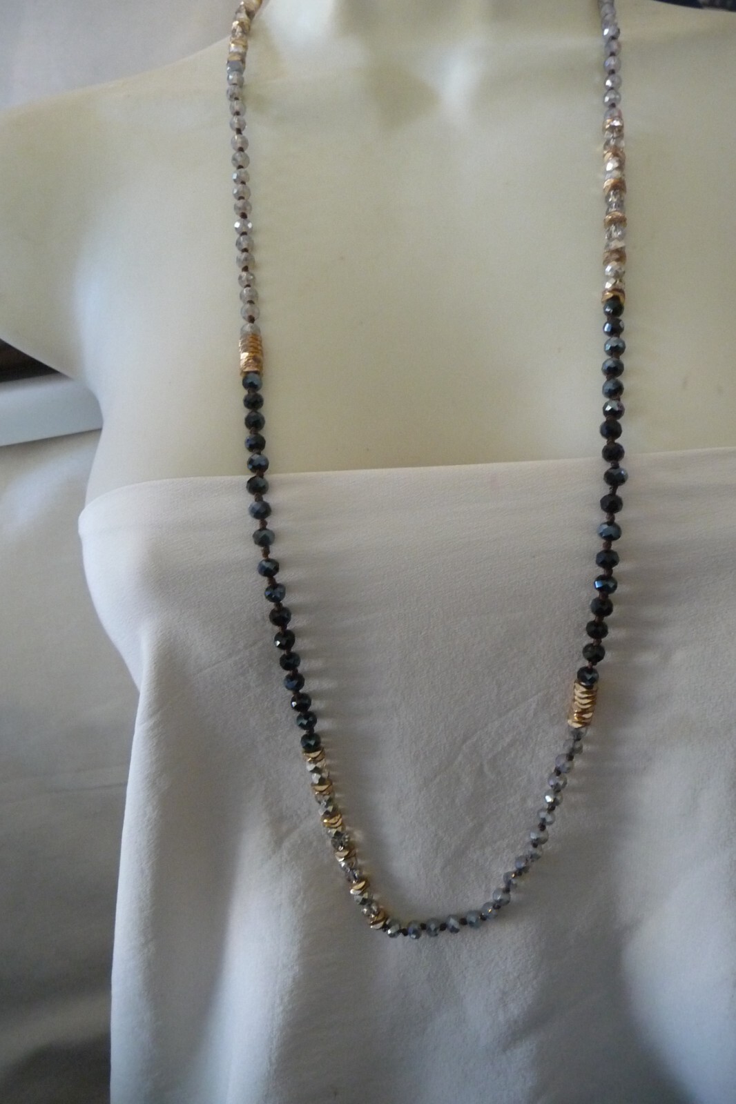 17″L BLACK & GRAY FACETED CRYSTAL BEADS HAND KNOTTED NO CLASP NECKLACE #95A