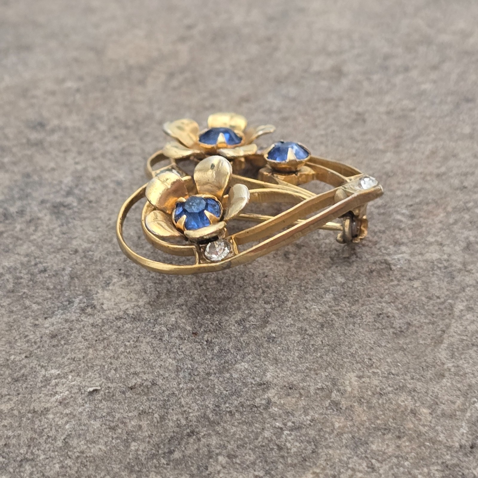 Heart and Flowers Gold Tone Blue Rhinestone Vintage Brooch Pin Jewelry