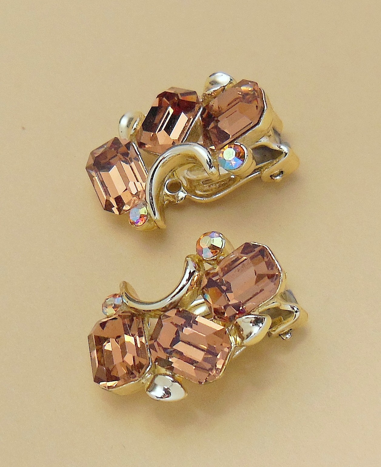 Vintage LISNER Light Topaz Faceted Emerald Cut Glass AB RS Clip On Earrings