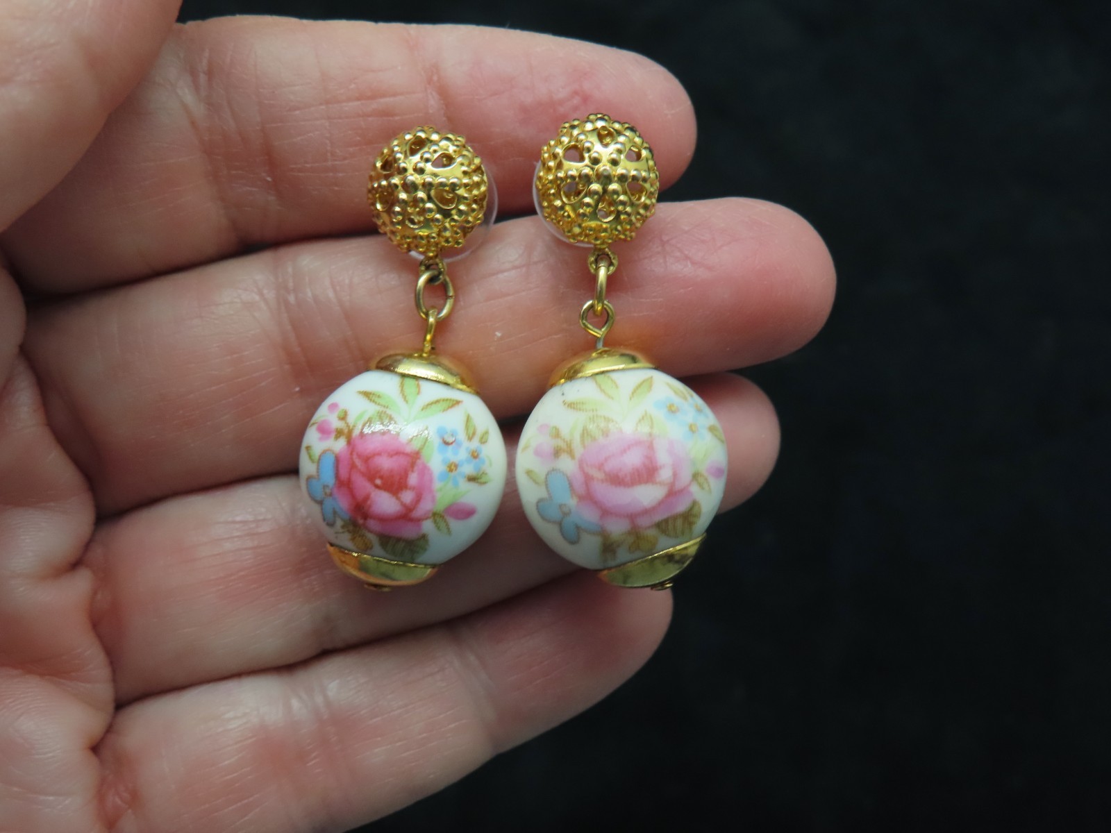 Vintage 1994 AVON “Rosemond” Gold Plated Ball w/Rose Bead Pierced Earrings