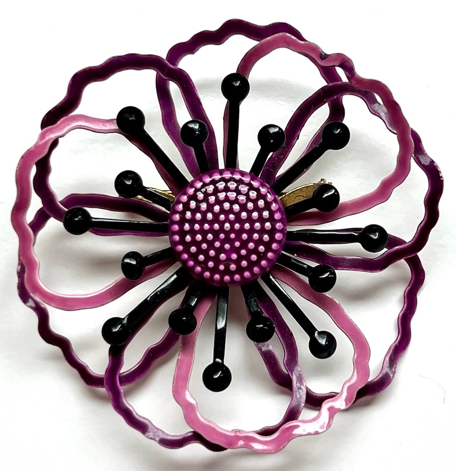 vtg LACY PURPLE, ORCHID & BLACK DAISY PIN. Layered. Enamel & Metal. 2.5″. 1960s
