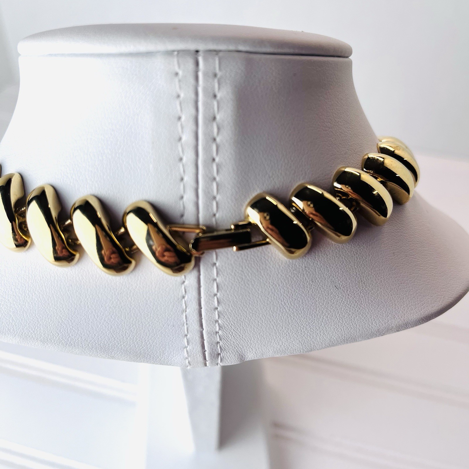 Vtg Collar Necklace 17” Choker – Bold Gold Lozenge Links – 1990s – Retro Classic