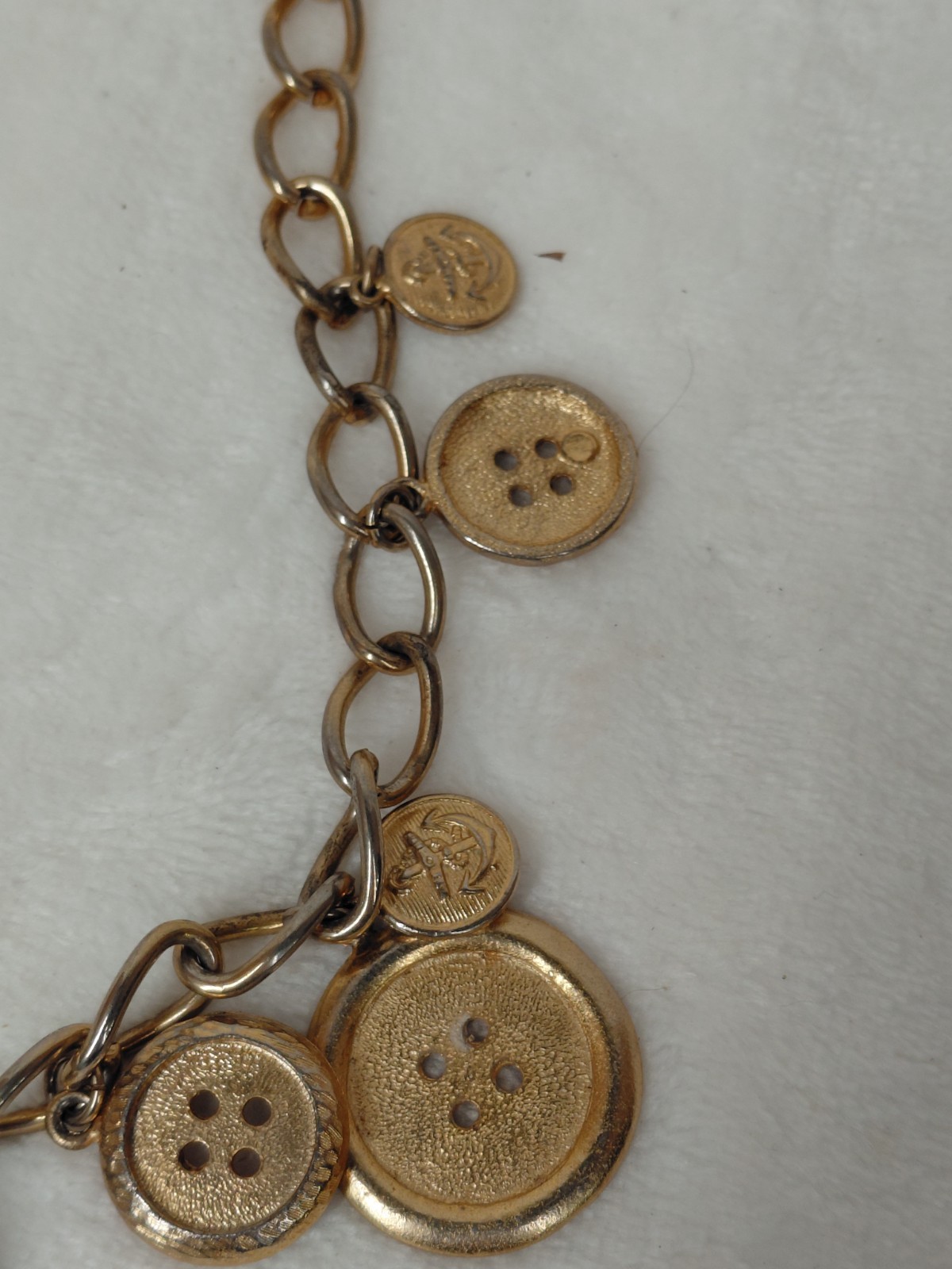 Vintage Gold Tone Button Charm Necklace Runway Statement Chunky Chain Toggle 20″