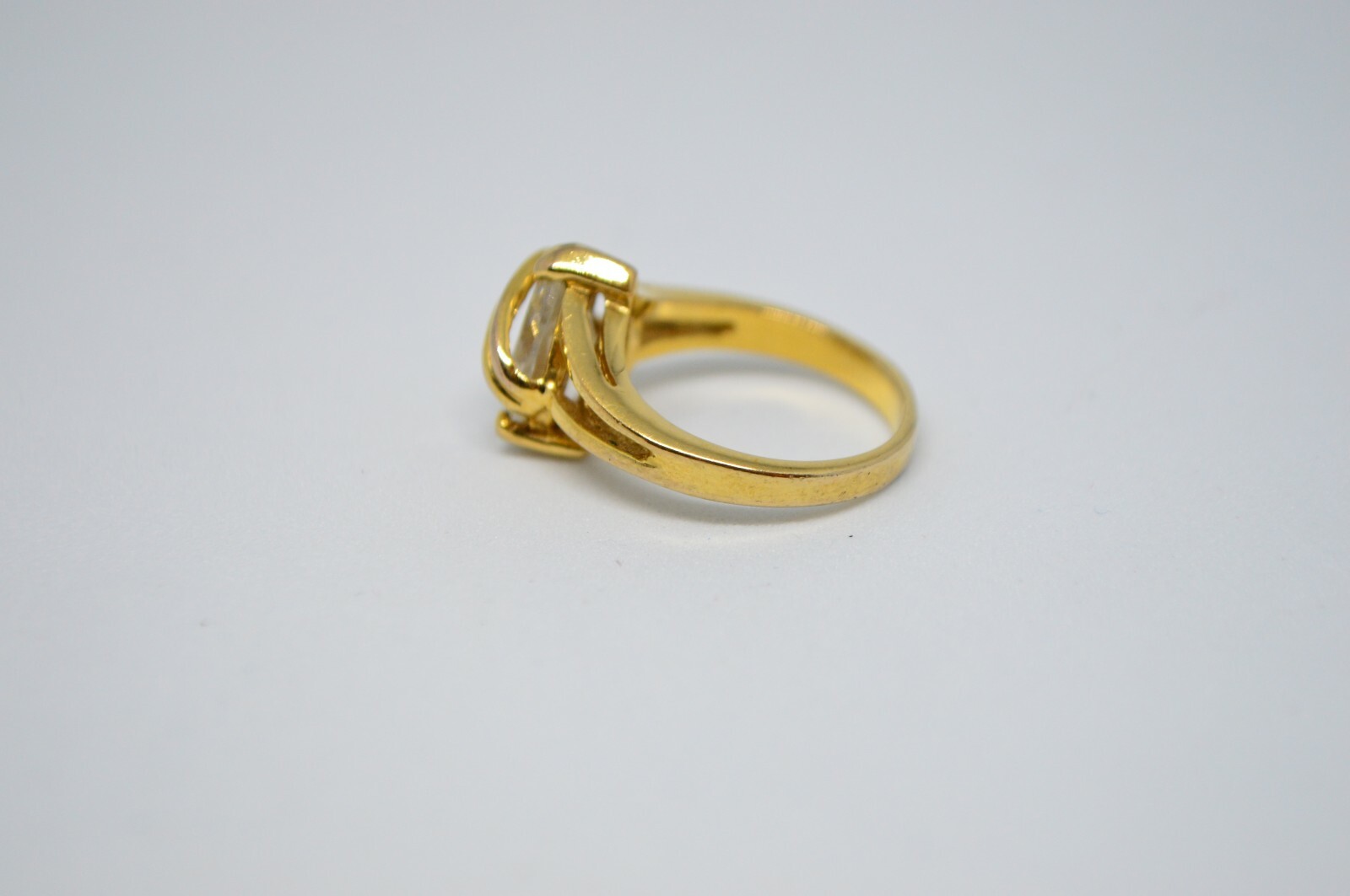 Clear Glass Rhinestone Pear Cut Solitaire Gold Tone Ring Size 6.25