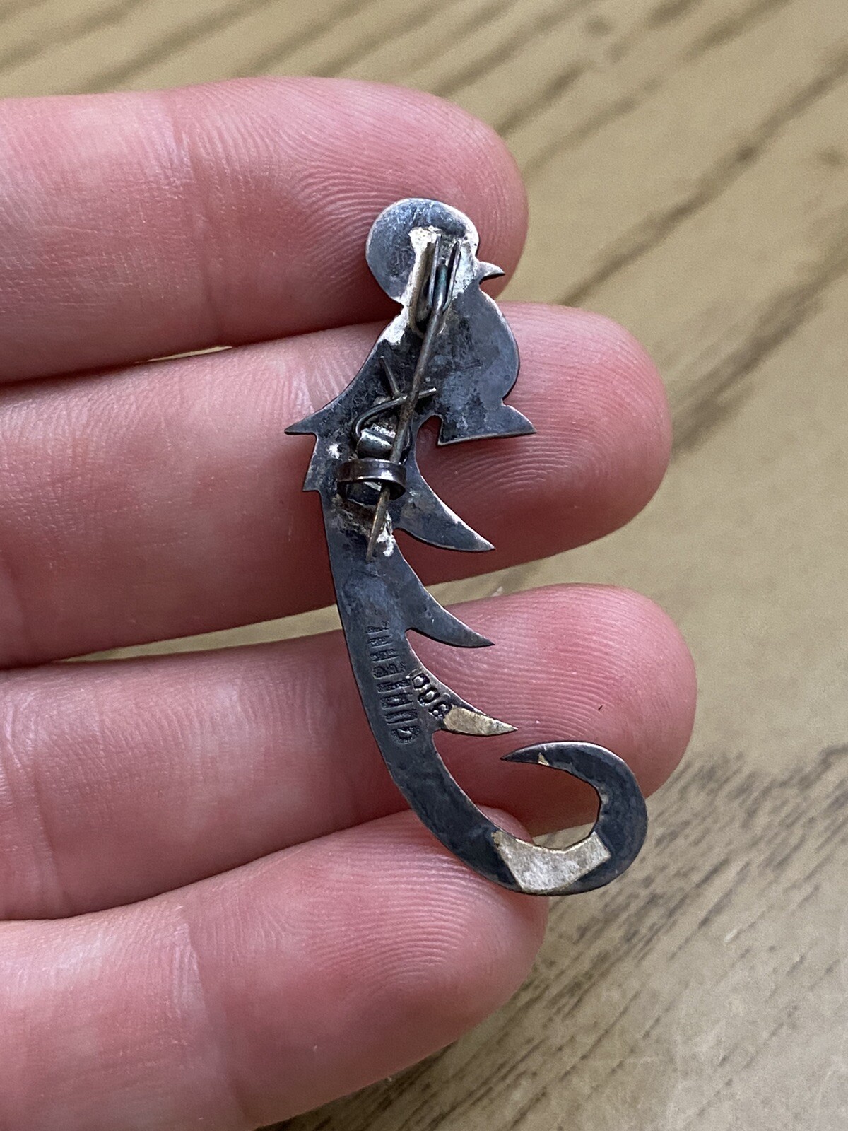 VINTAGE GUATEMALA 900 STERLING SILVER SIGNED ETCHED QUETZAL BIRD BROOCH PIN