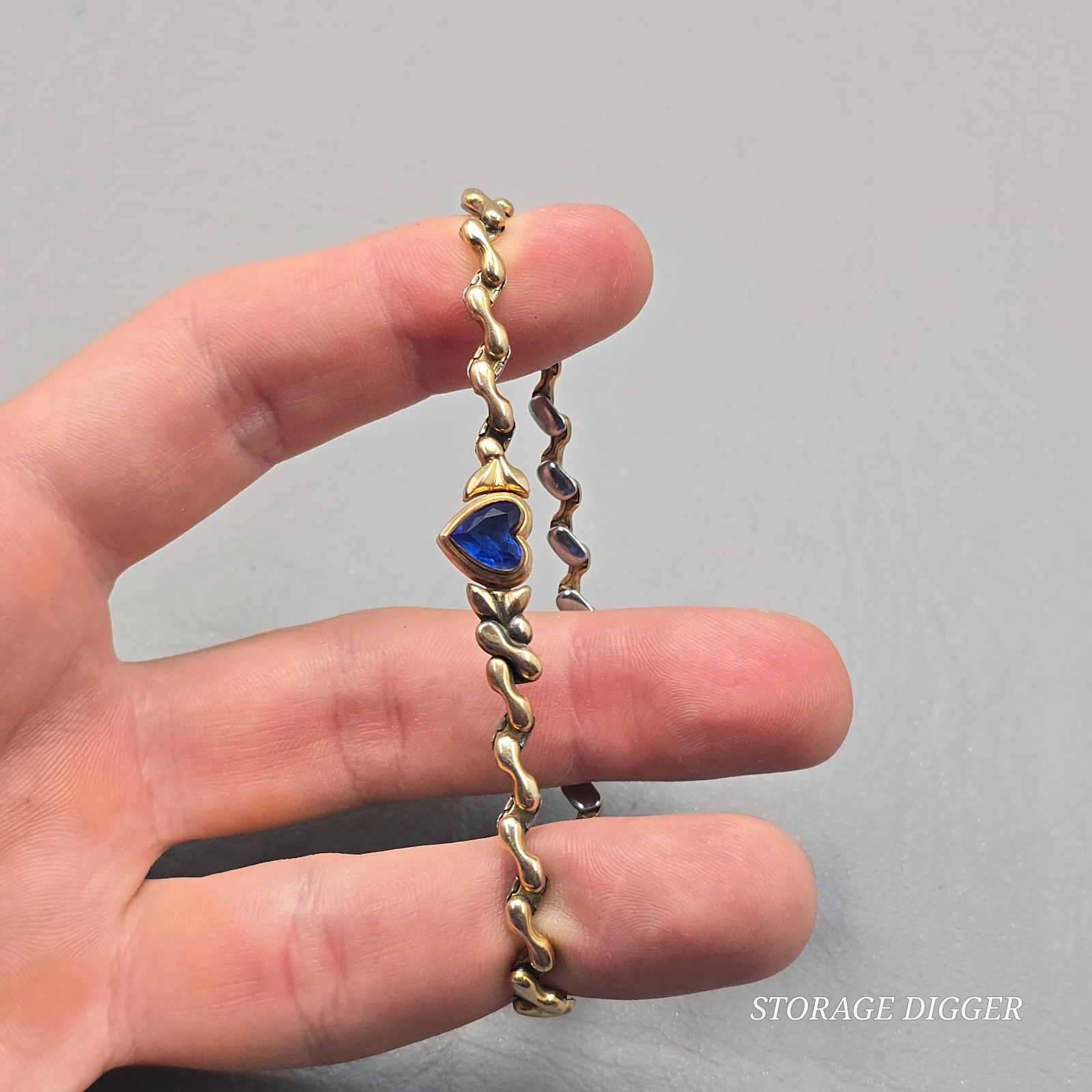VTG 1940’s Miss Mignon by Speidel Gold Toned Metal Blue Heart Expansion Bracelet