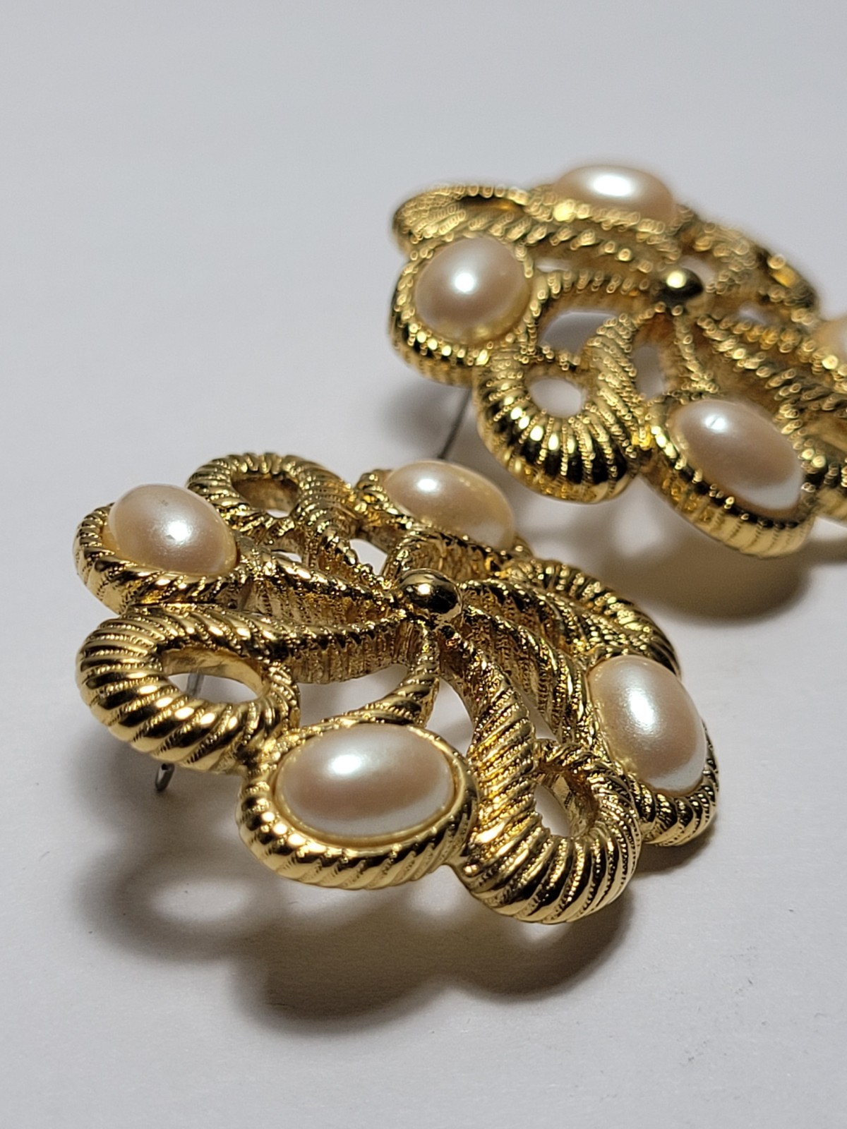 Vintage Yellow Gold-tone Faux Pearl Clip-On Earrings Fashion Costume Jewelry