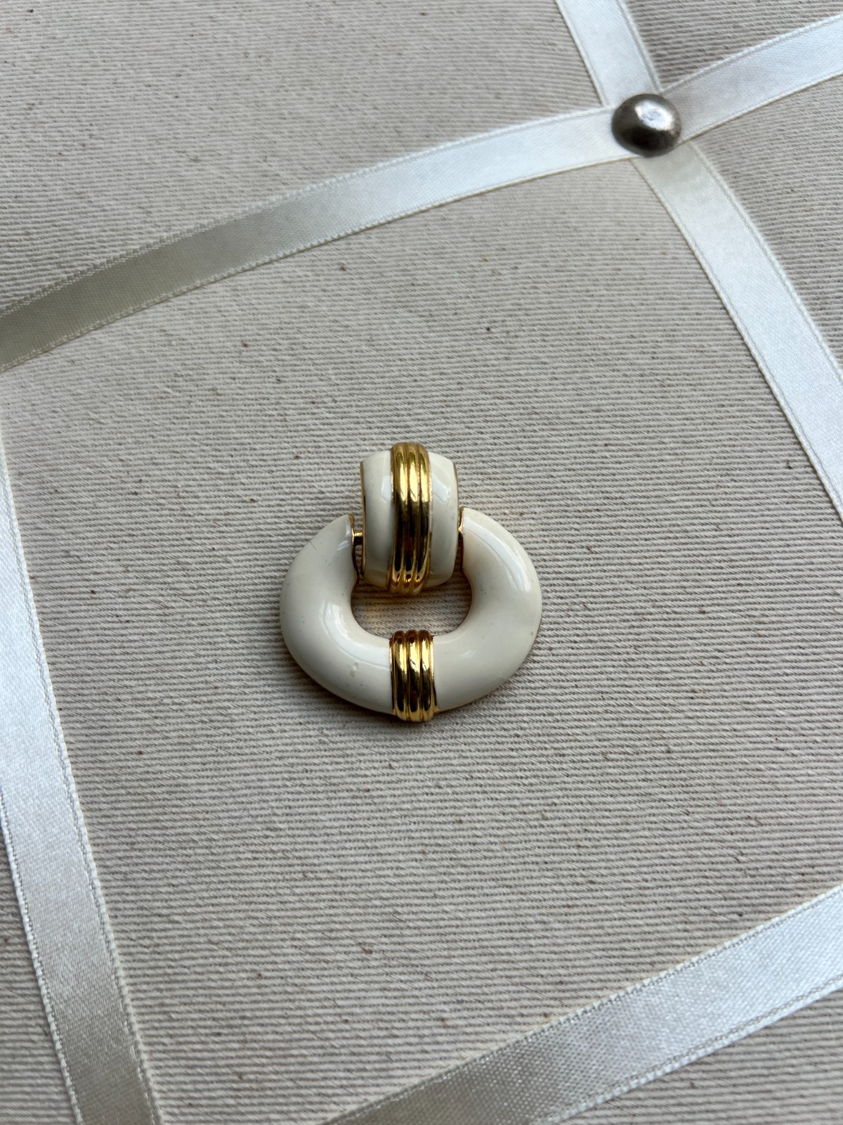 VINTAGE Erwin Pearl PEP White Enamel & Gold Tone Earrings