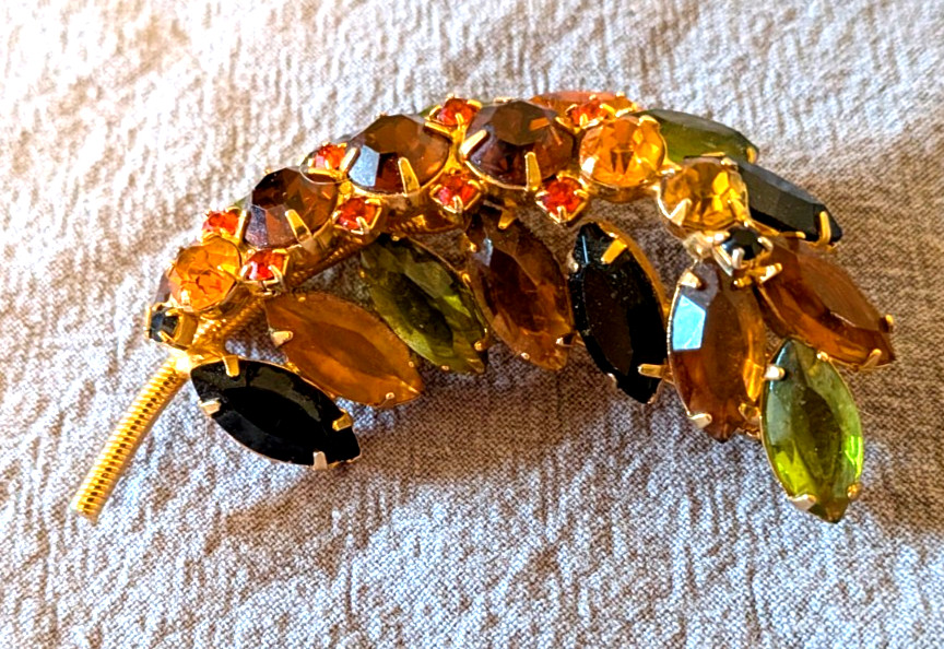 Vintage Unsigned Juliana Rich Fall Colors Rhinestone Leaf Brooch Pin 2.5″
